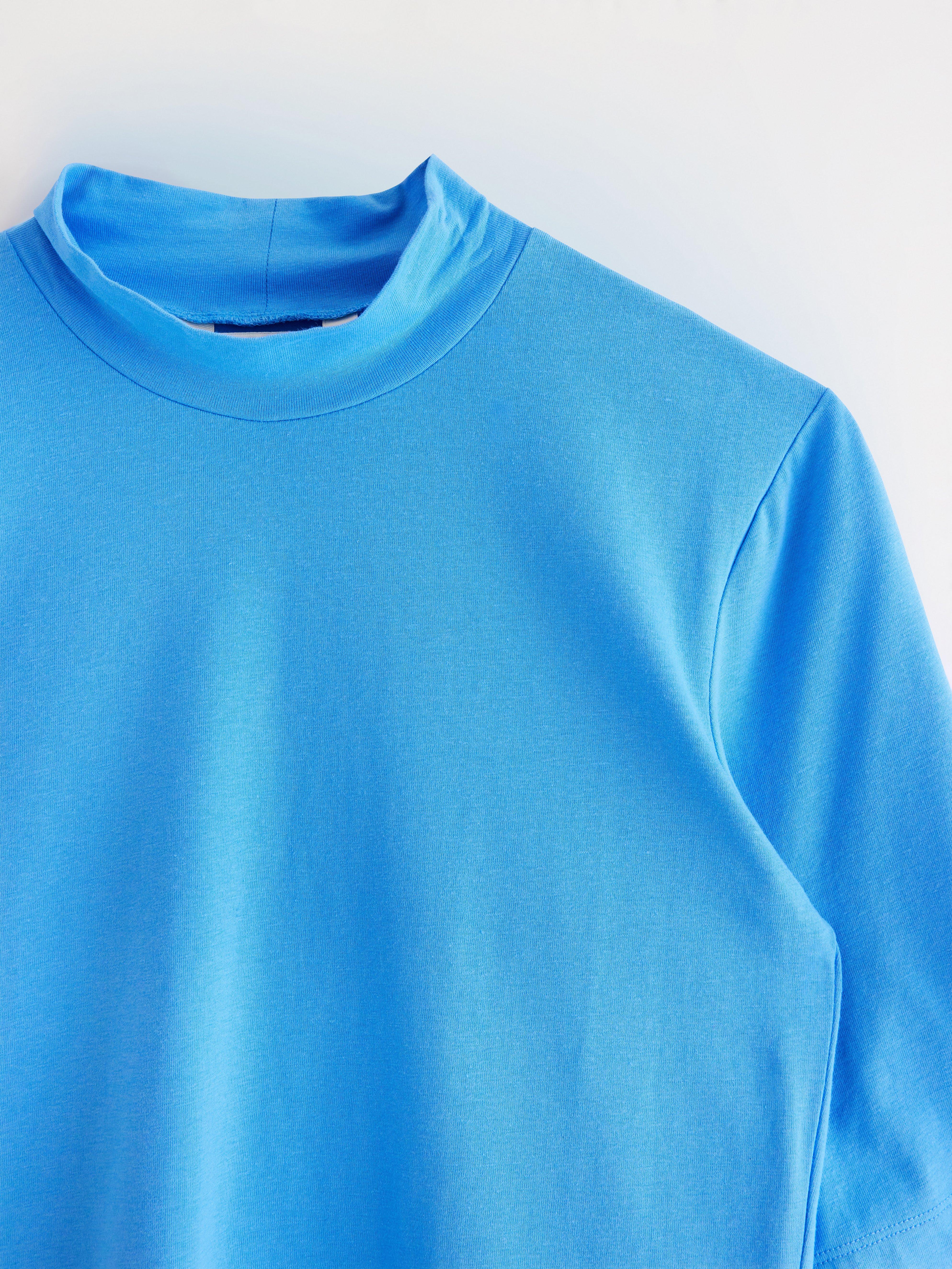 Top de manga corta azul