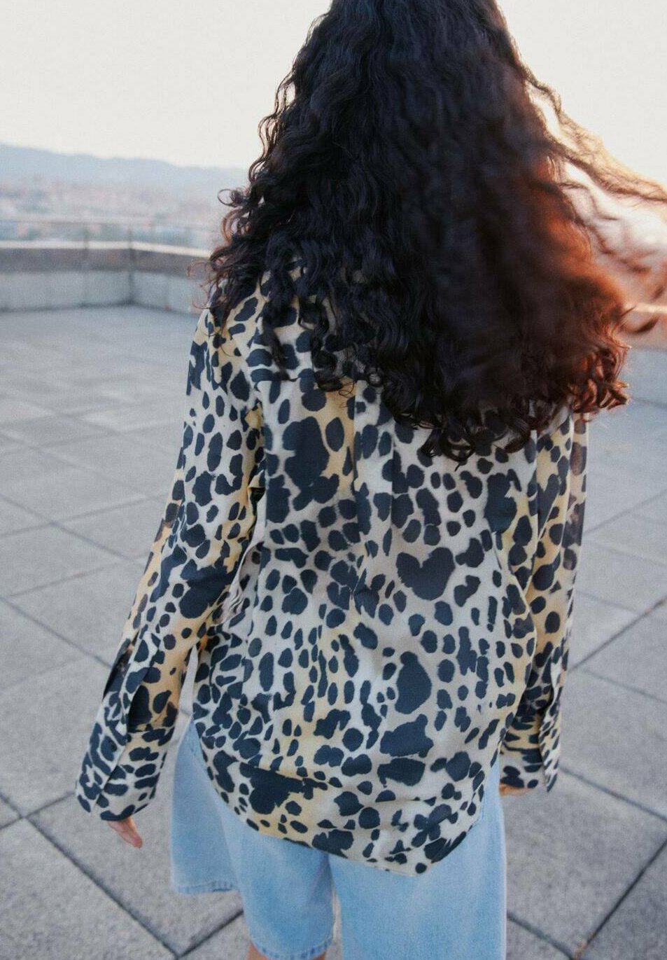 Mango Bluse mit Knopfleiste – schwarz