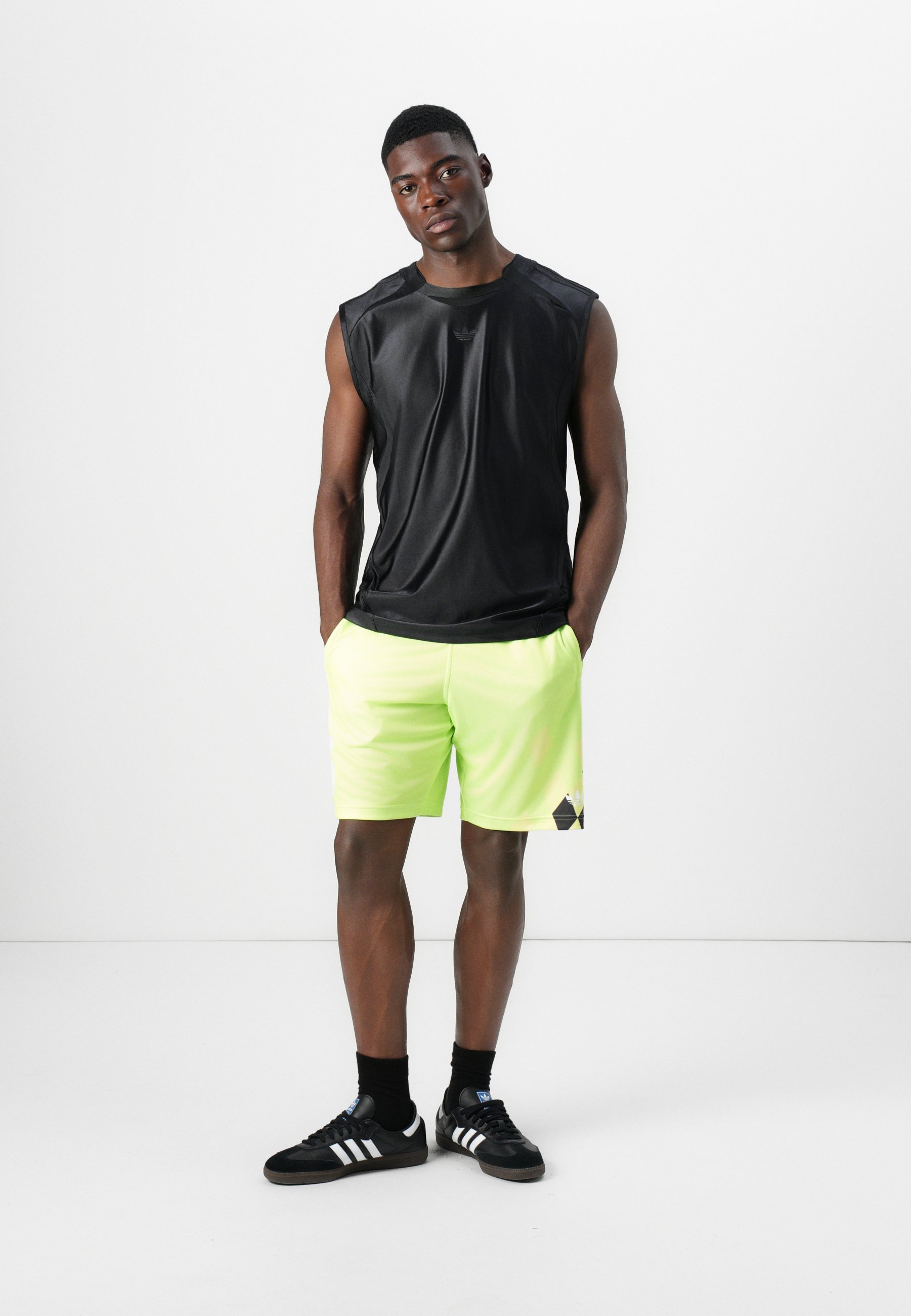 Ležérne šortky adidas Originals