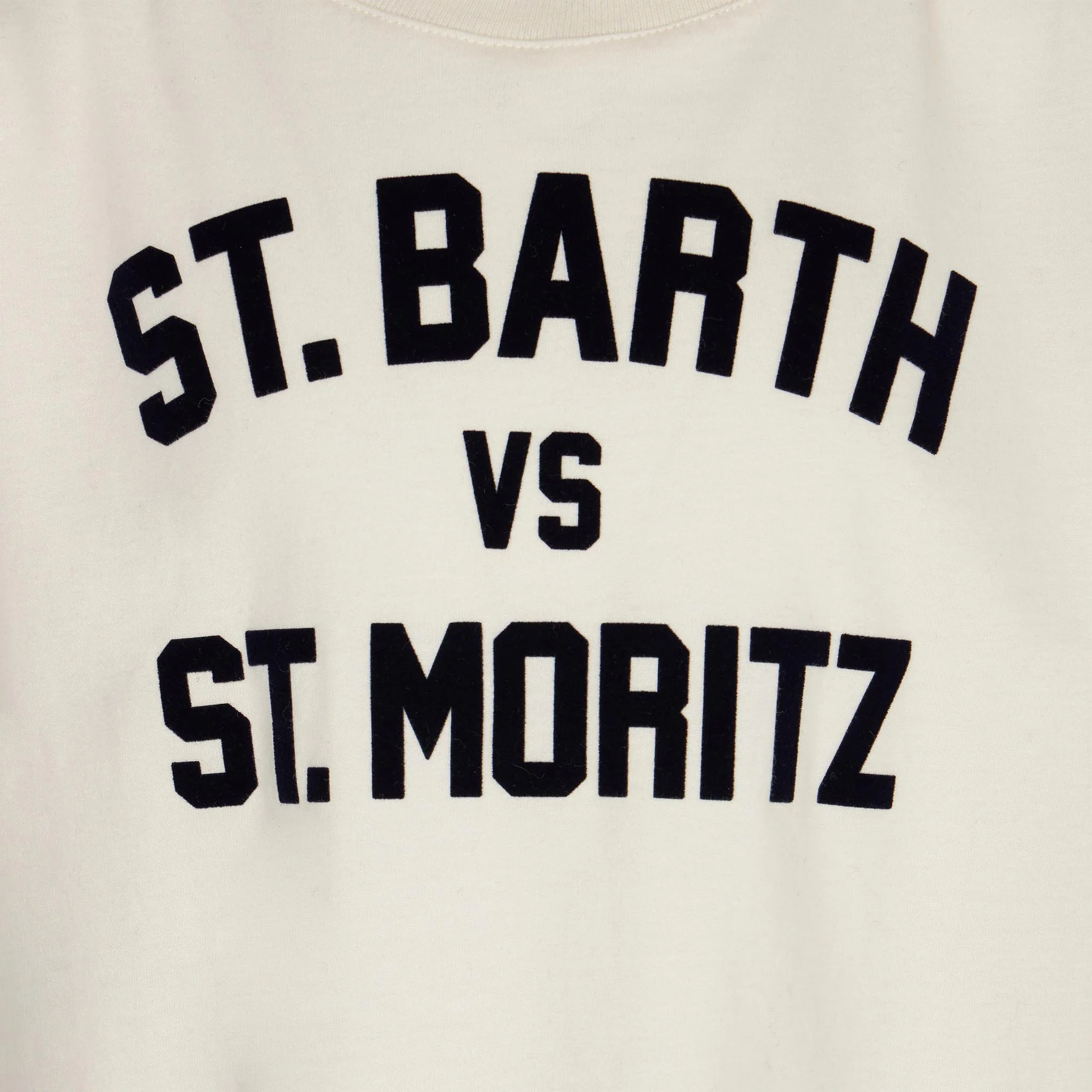 Camiseta infantil con el partido St. Barth vs St. Moritz