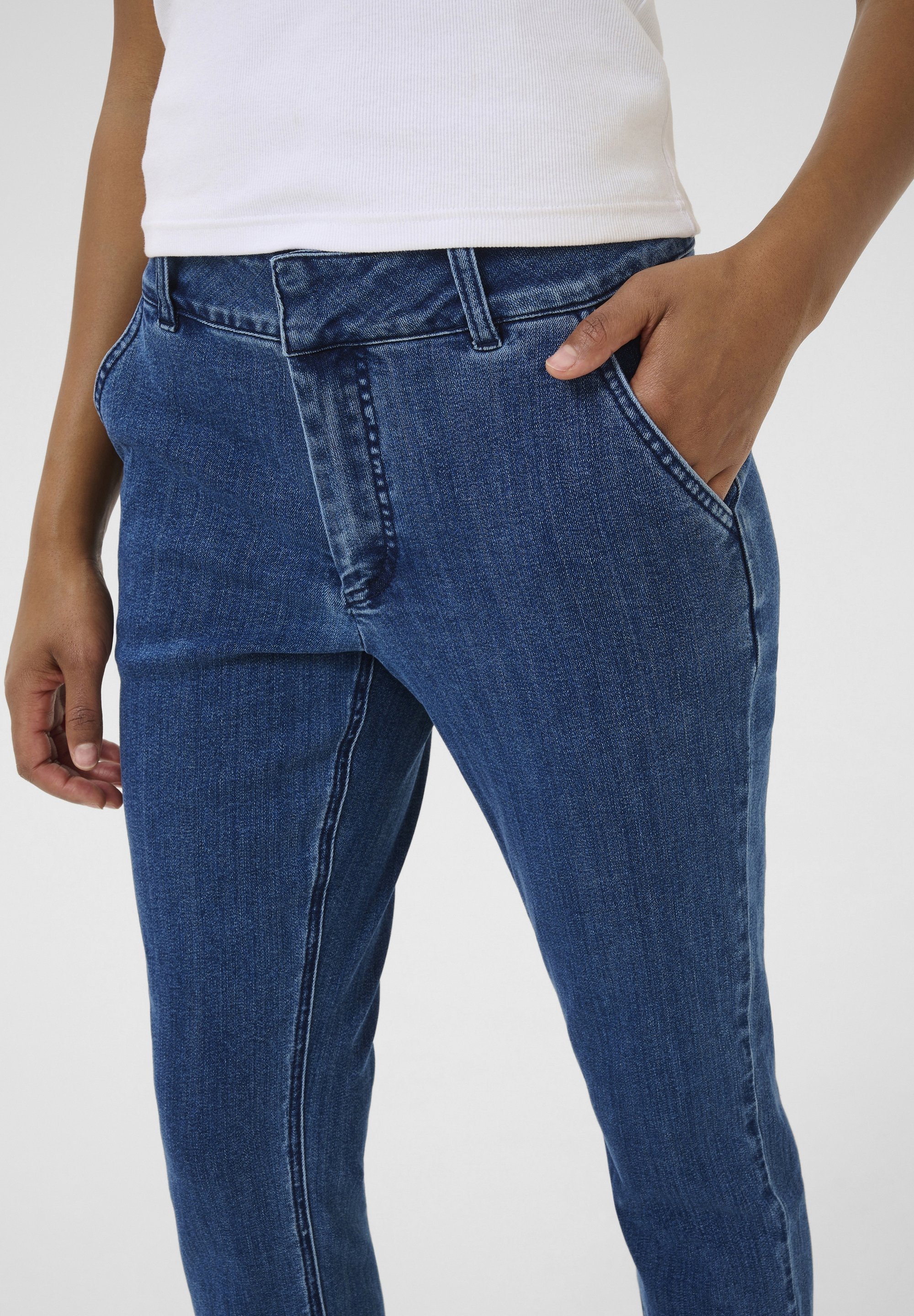 Kaffe KALEA - Jeansy slim fit - denim w kolorze średniego błękitu