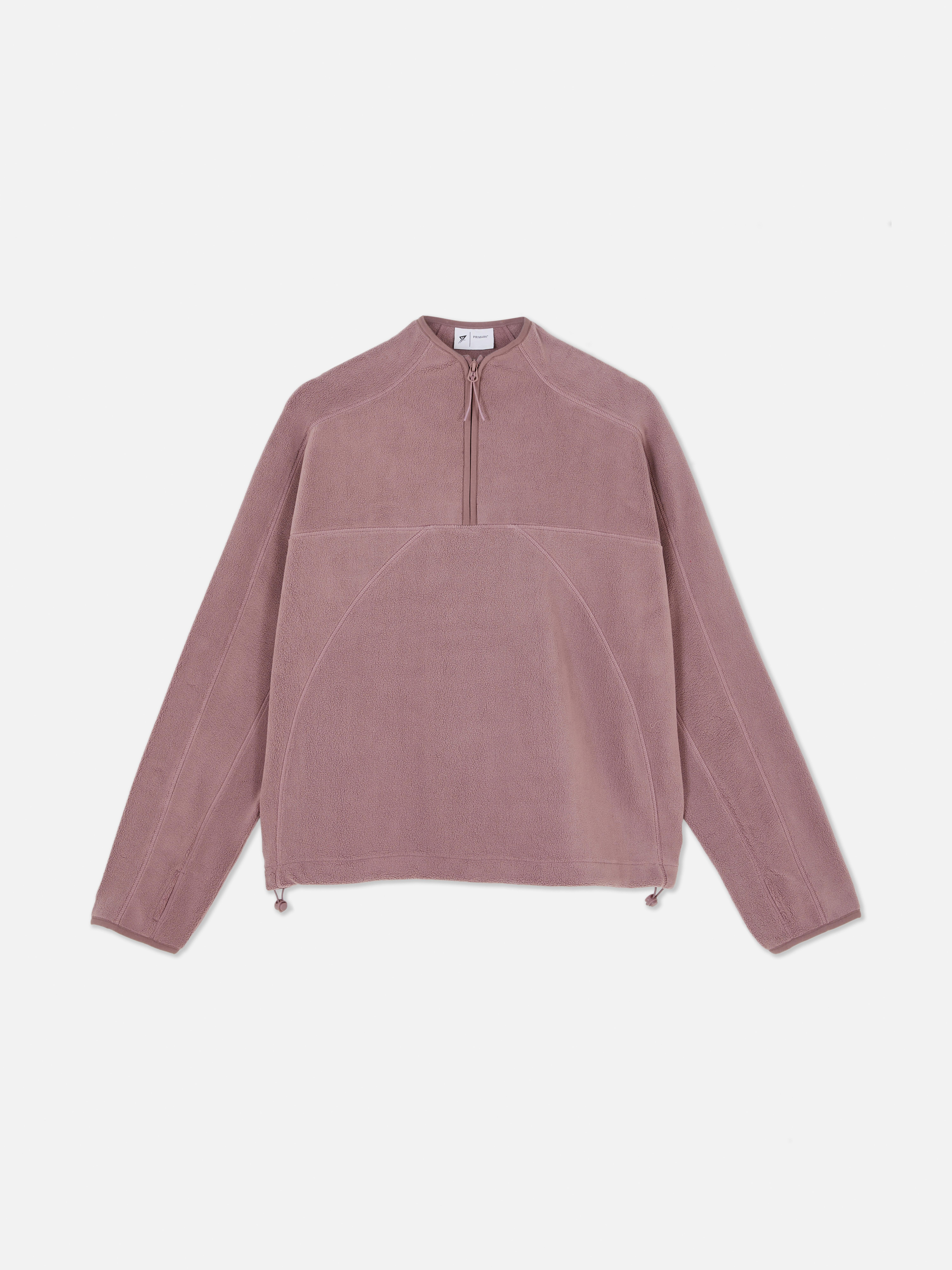 Fleece-Sweatshirt mit halbem Reißverschluss. Ein weiches Fleece-Sweatshirt mit halbem Reißverschluss und Paspelierung.