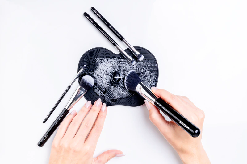 Silikónová čistiaca podložka na štetce na make-up Notino Makeup Brushs