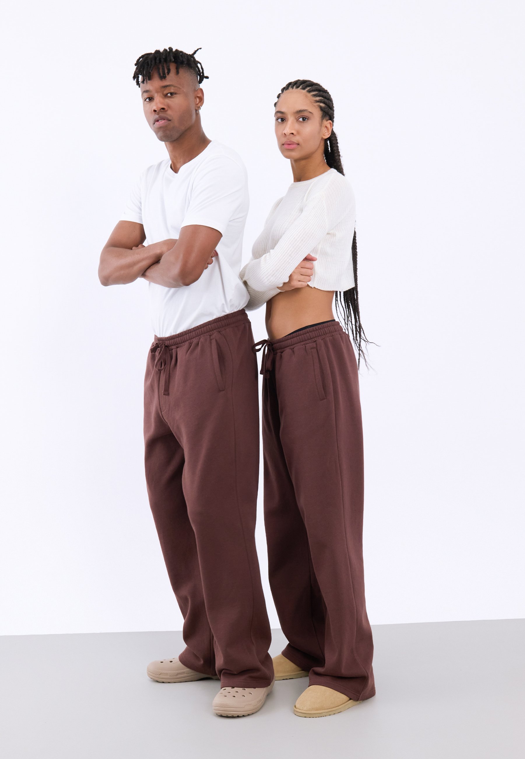 YOURTURN UNISEX - Pantaloni della tuta - mogano scuro