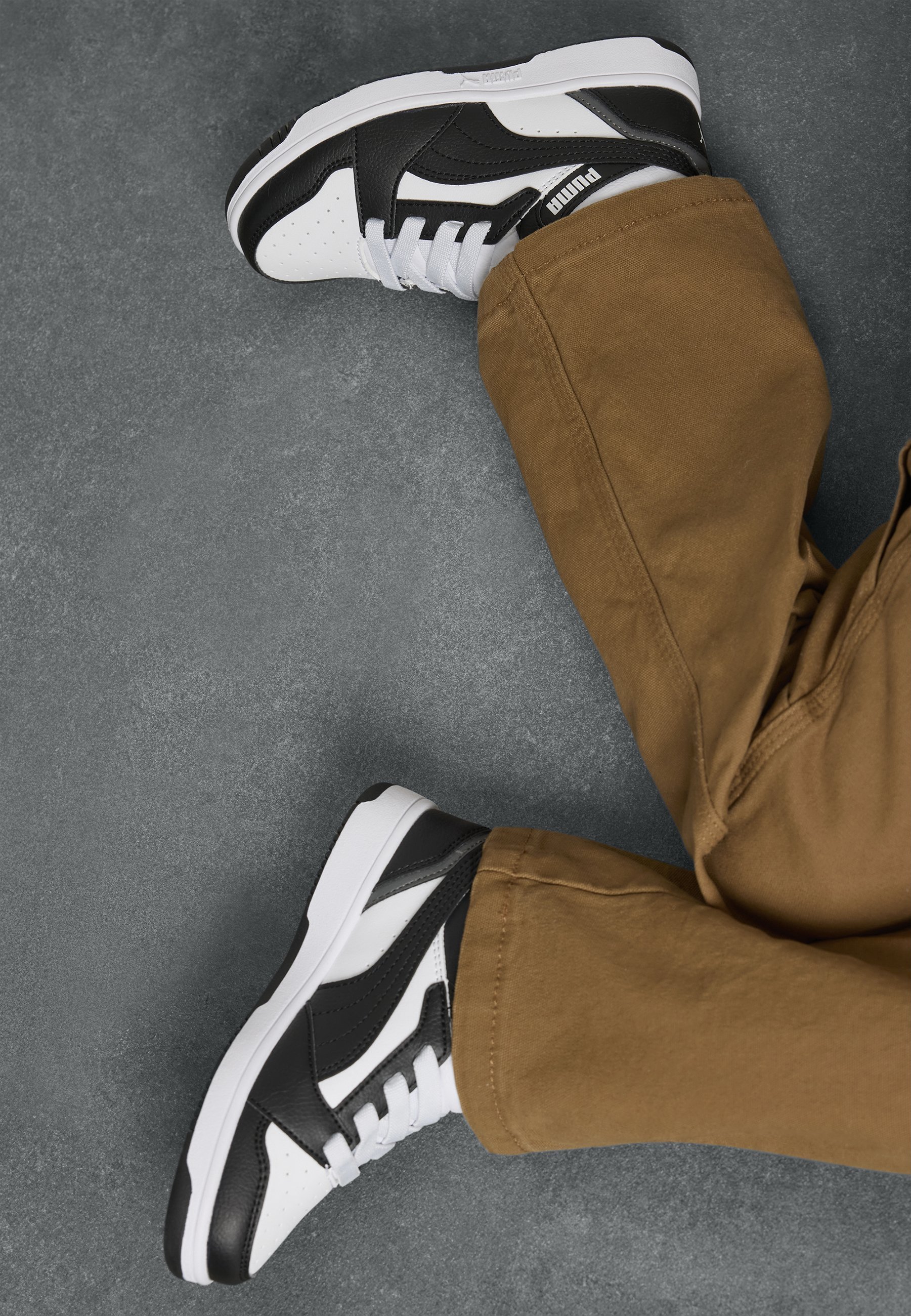 Puma REBOUND V6 MID UNISEX - Hoge sneakers - wit/zwart/schaduwgrijs