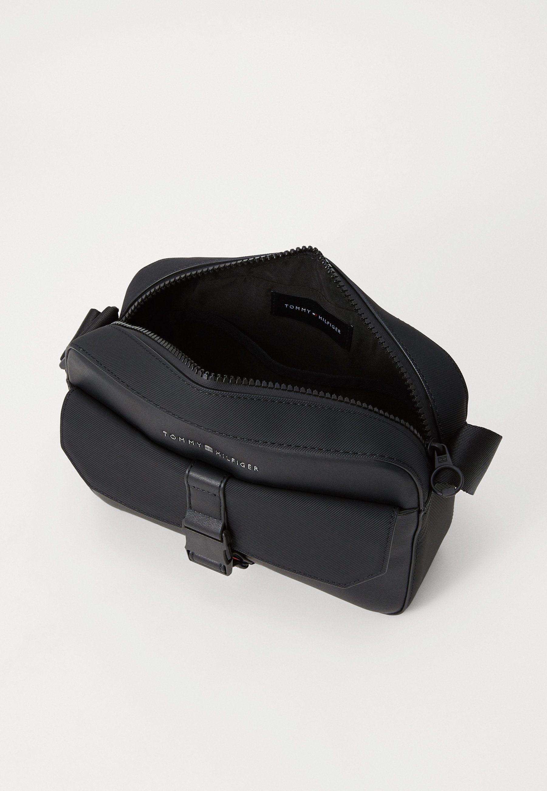 Borsa a tracolla Tommy Hilfiger FOUNDATION REPORTER - nera