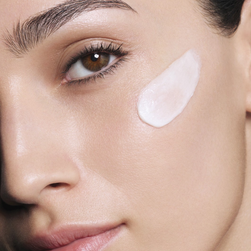 „Armani“ senėjimą stabdantis „Pflege Crema Nera“ atkuriamasis kremas – 50 ml