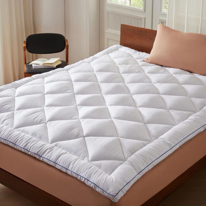 Cubrecolchón CASABEL Softness de 140 x 200 cm en microfibra transpirable con ribete azul – Ultrasuave, antiácaros – Tamaño doble