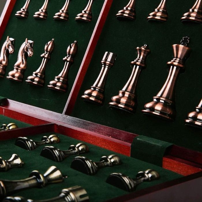 Jeu d'échecs rétro cadeau jeu de voyage échiquier pliable portable en bois pièces d'échecs en métal jeu d'échecs