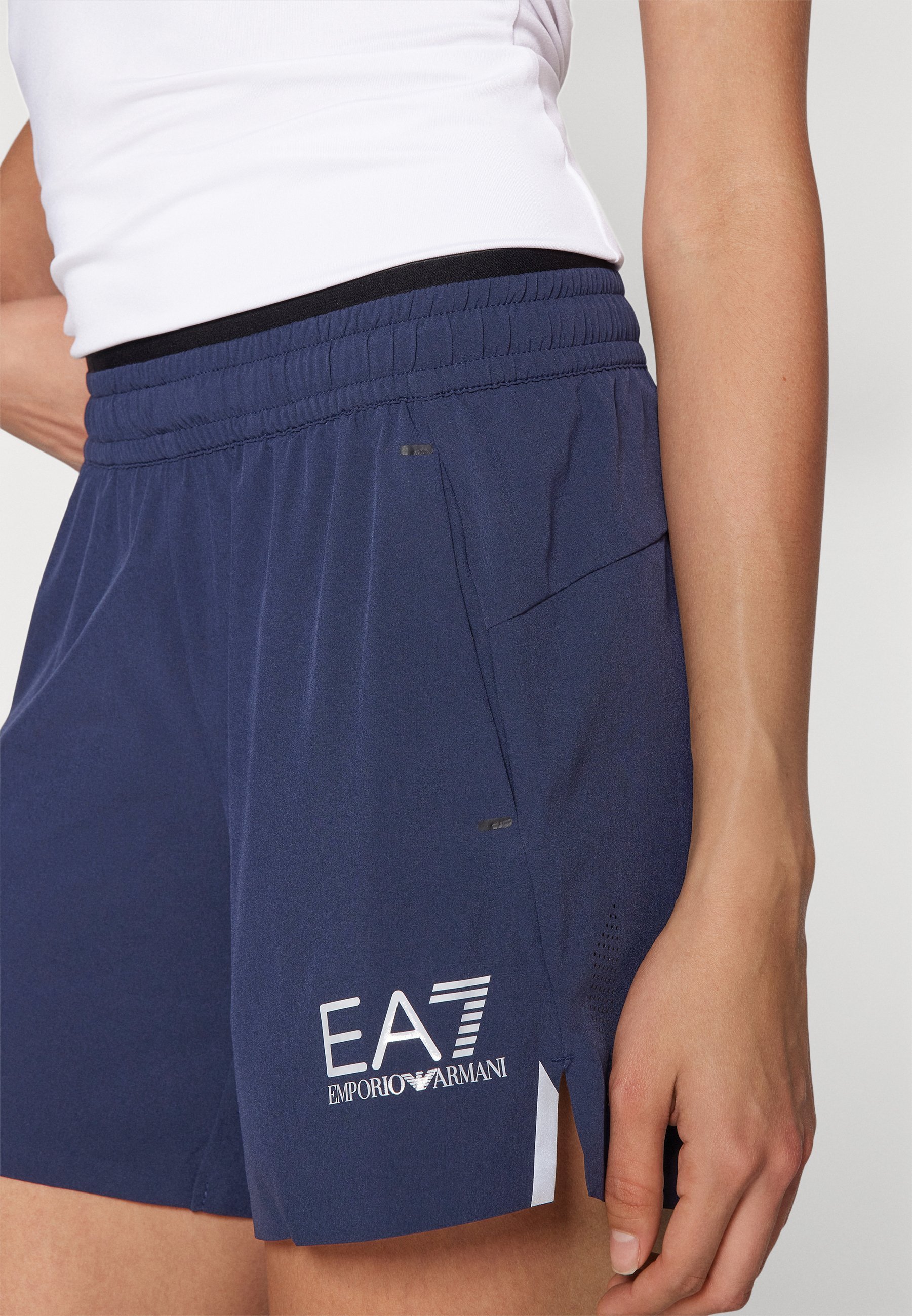 EA7 Emporio Armani SHORTS - Pantaloncini sportivi - blu navy