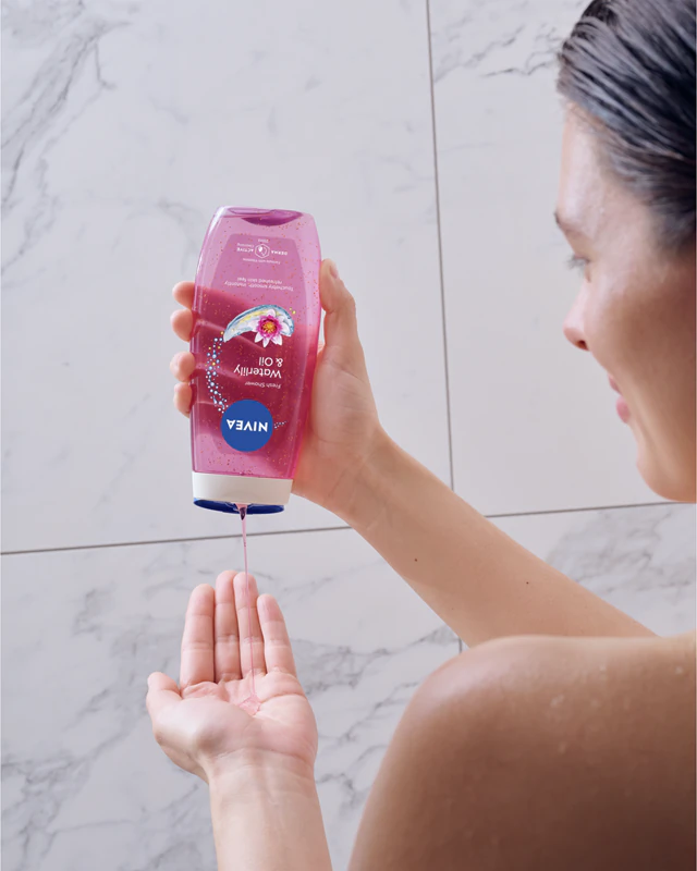 NIVEA Osviežujúci sprchový gél s leknom a olejom