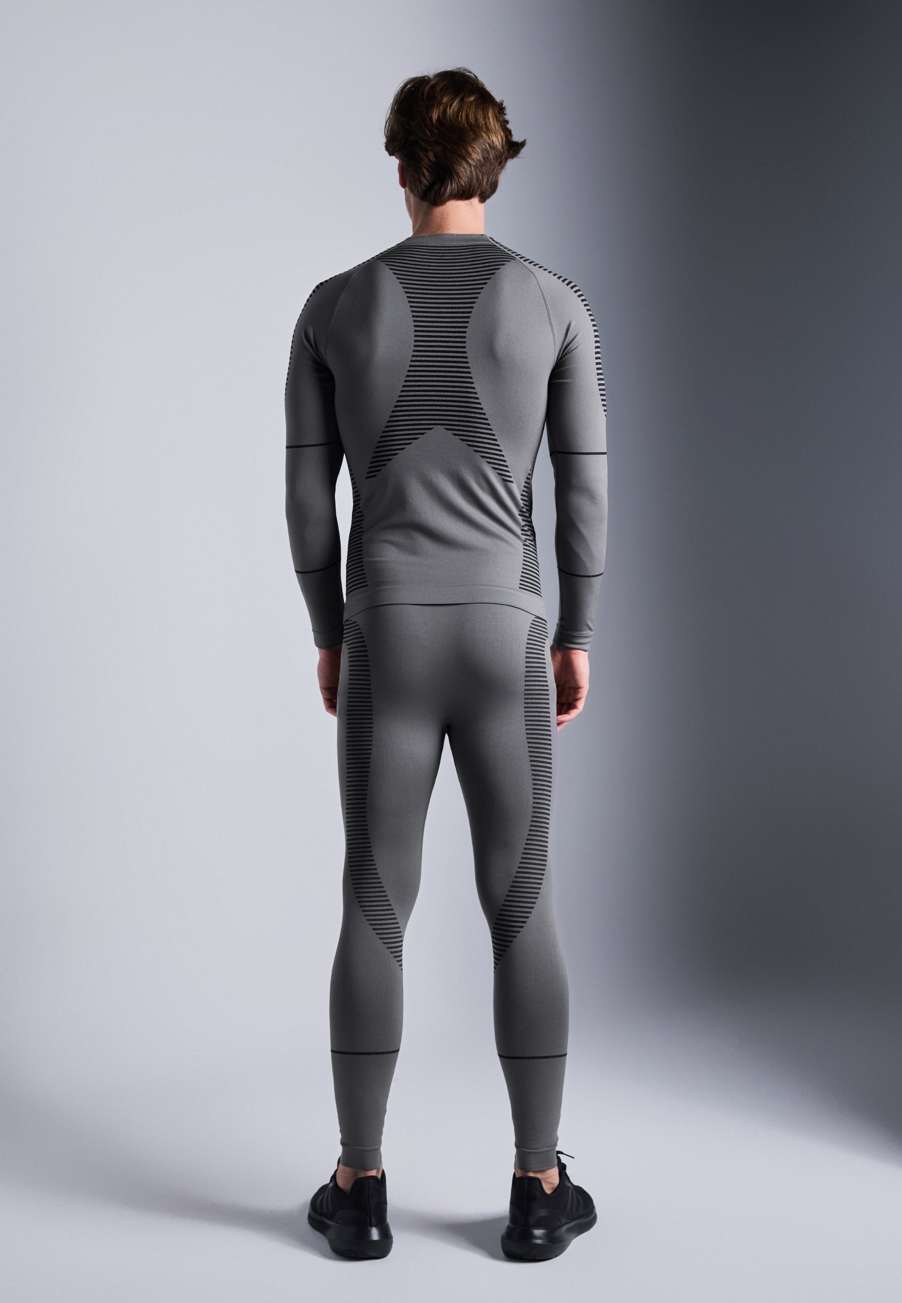 Pier One Sport TERMALNI BEŠAVNI SPORTSKI SET - TOP I TAJICE - Top dugih rukava - tamnosivi