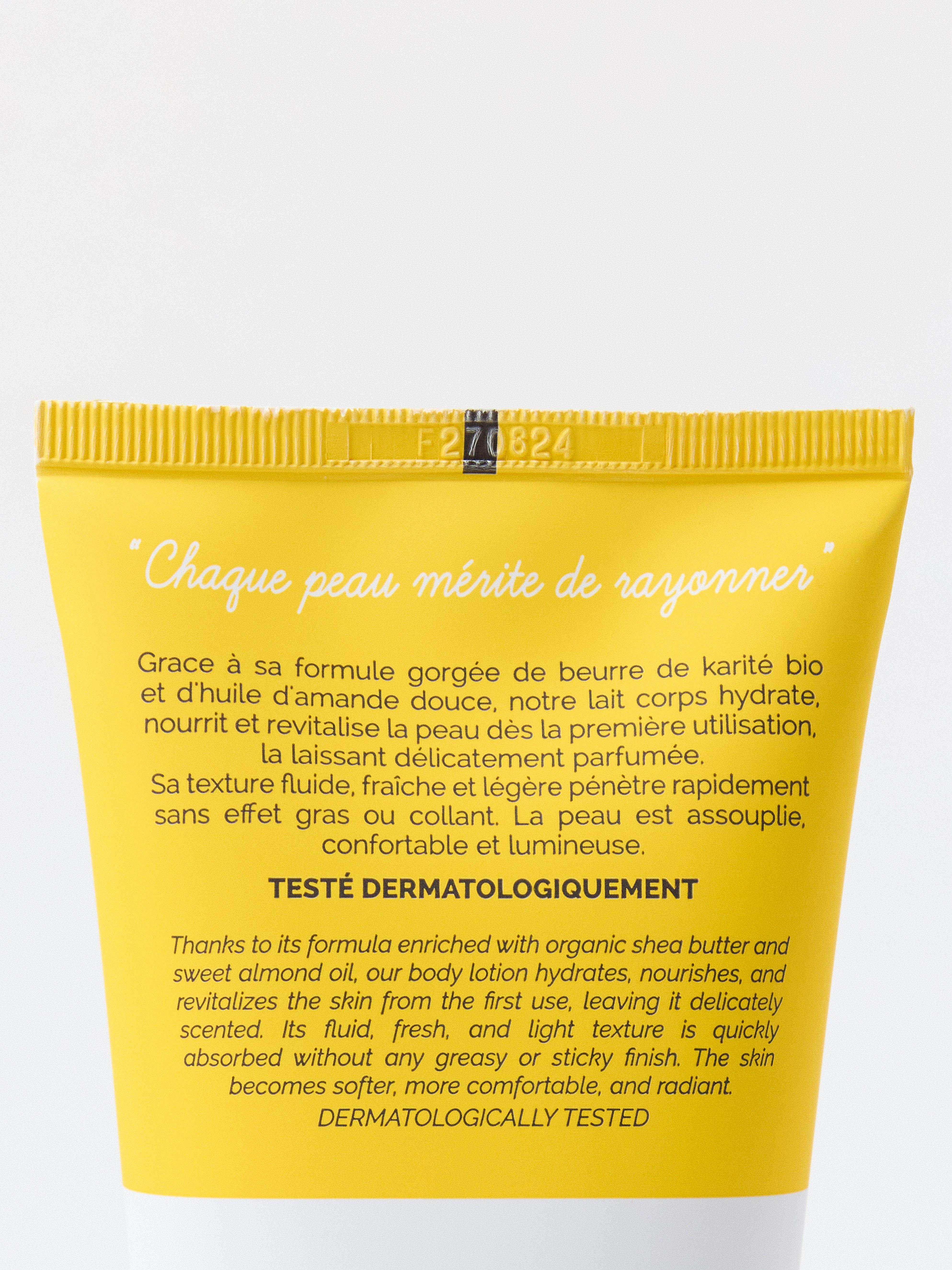 Leche corporal Solinotes sabor vainilla sin color.