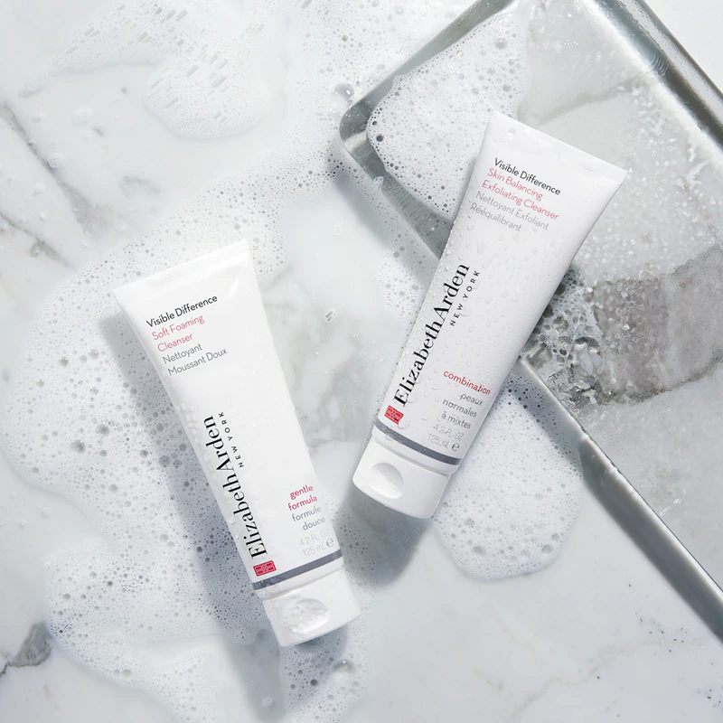 Espuma de limpeza esfoliante Elizabeth Arden Visible Difference para pele normal a mista