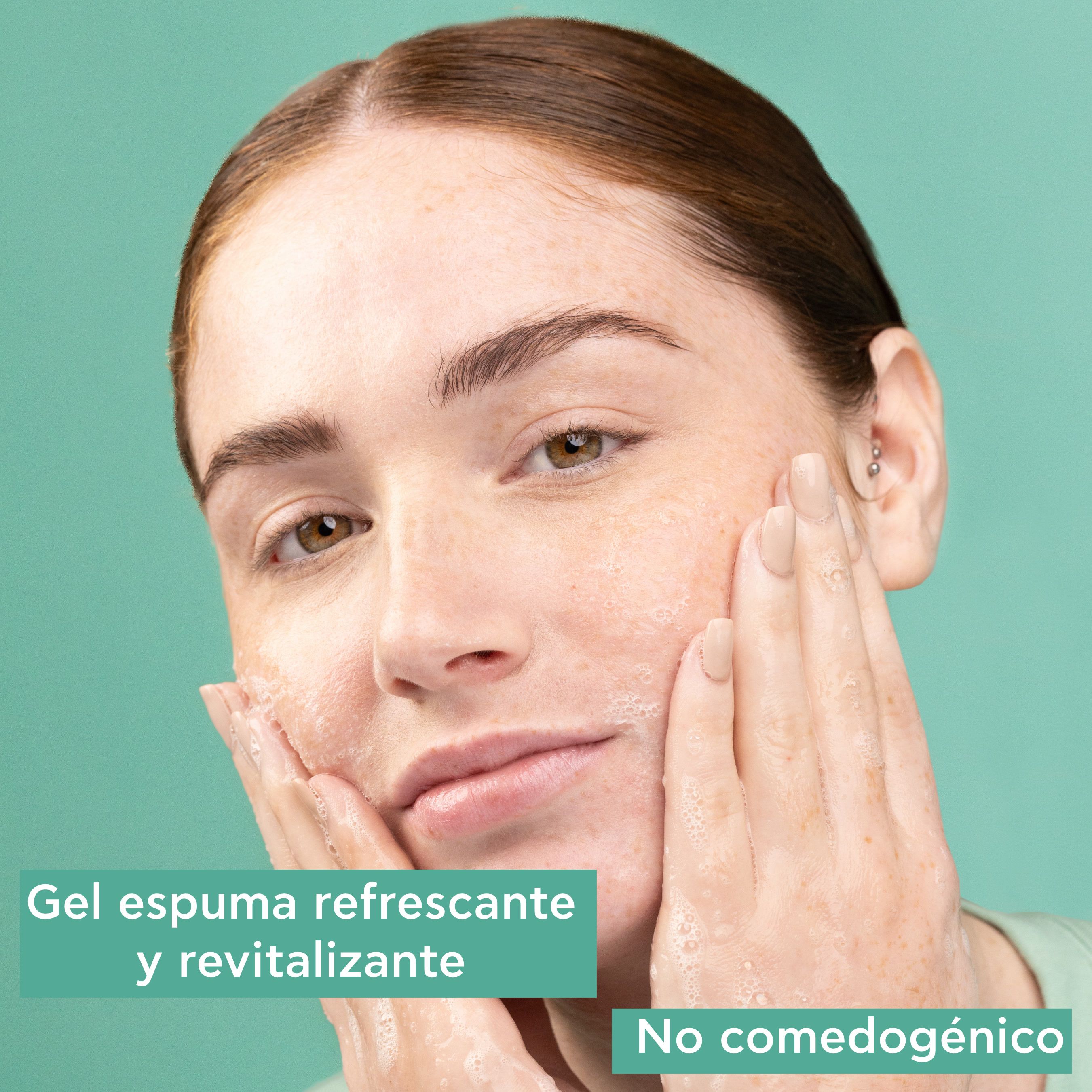 Čistilni gel Just Bee Clear Izdelek za čiščenje obraza iz lekarne
