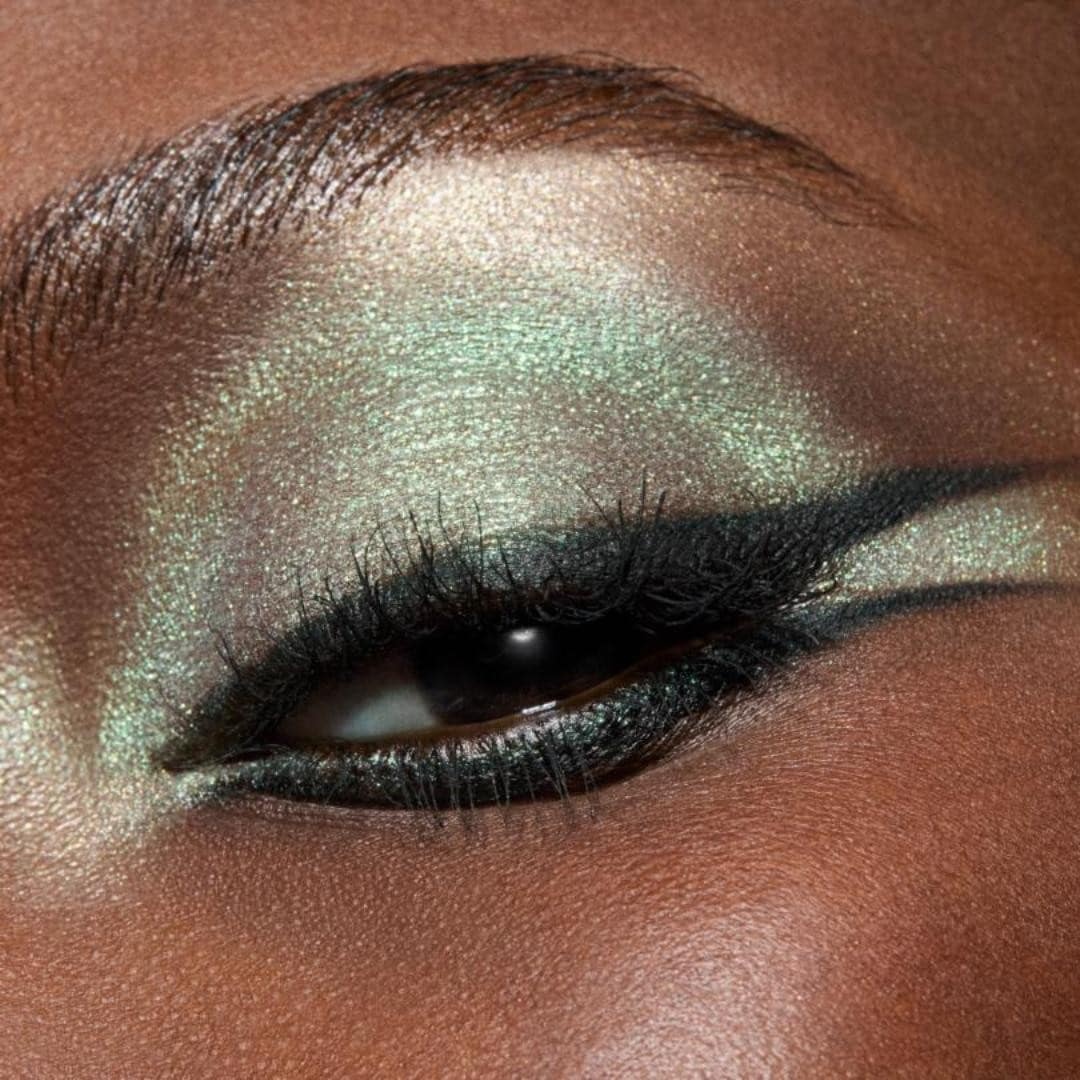 MAC „Dazzleshadow“ blizgučių pavidalo akių šešėliai, kompaktiški – 1 g.