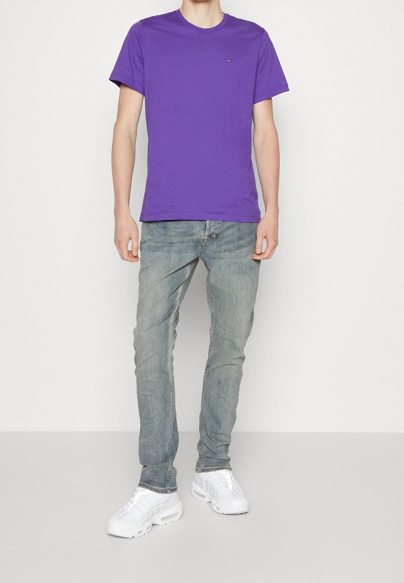 Tommy Jeans Basic T-Shirt – lila