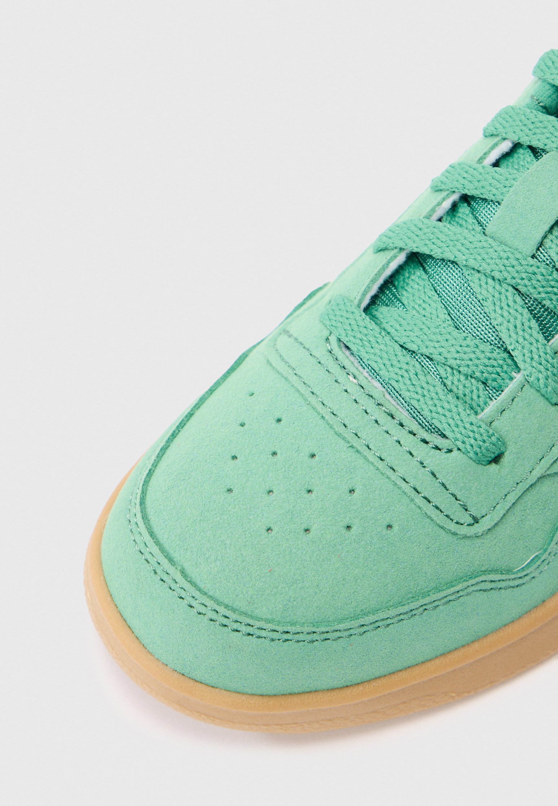 Reebok Classic COURT ADVANCE UNISEXE - Baskets - vert/jaune brume/gomme