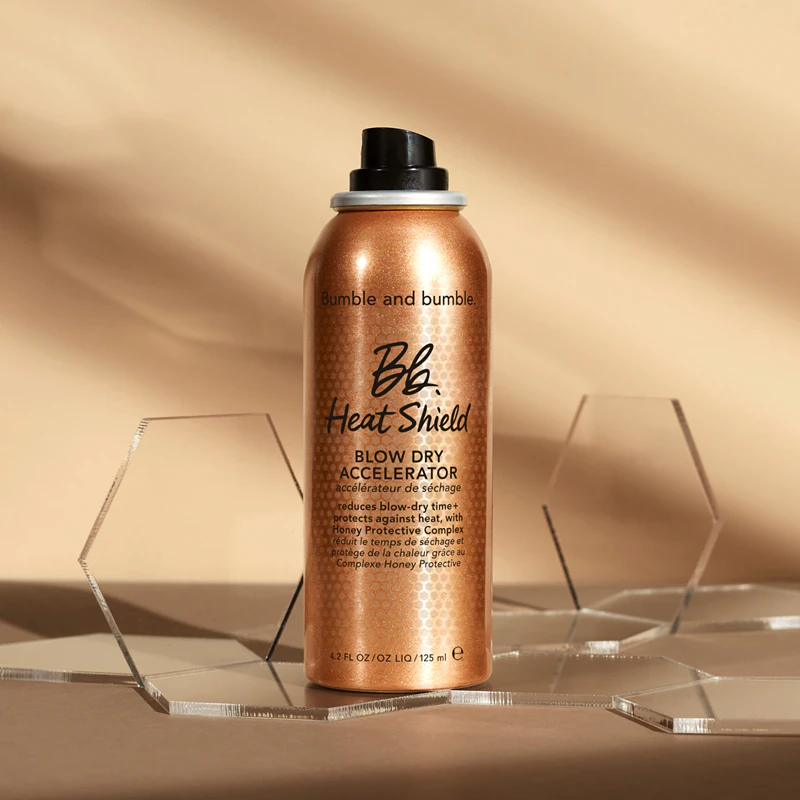 Bumble and bumble Bb. Heat Shield Blow Dry Accelerator, um spray protetor que acelera a secagem do cabelo.