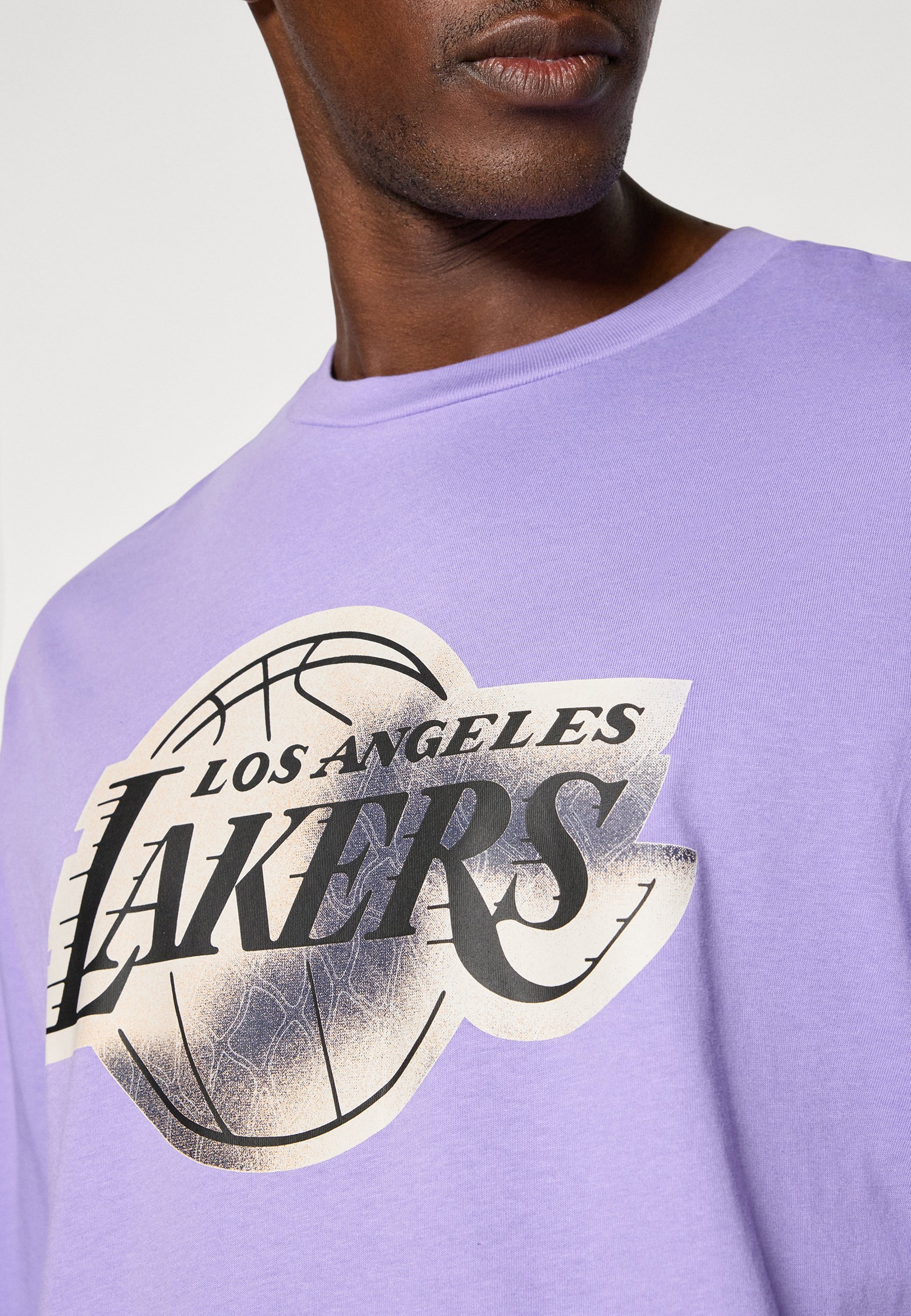 New Era NBA Los Angeles Lakers Infill T-Shirt – Bedrucktes T-Shirt – Lila