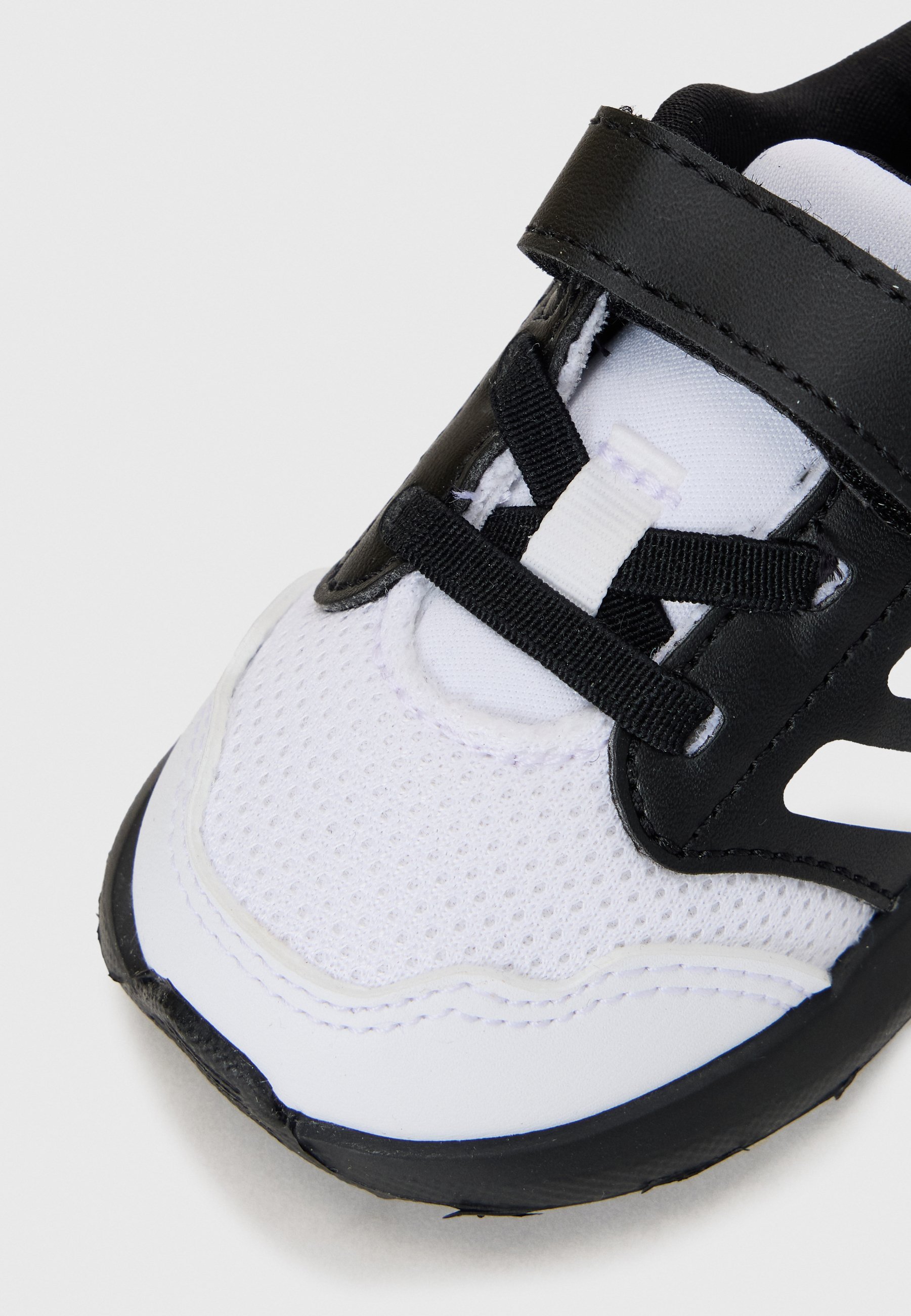 adidas Performance TENSAUR UNISEX - Løpesko - core black/white