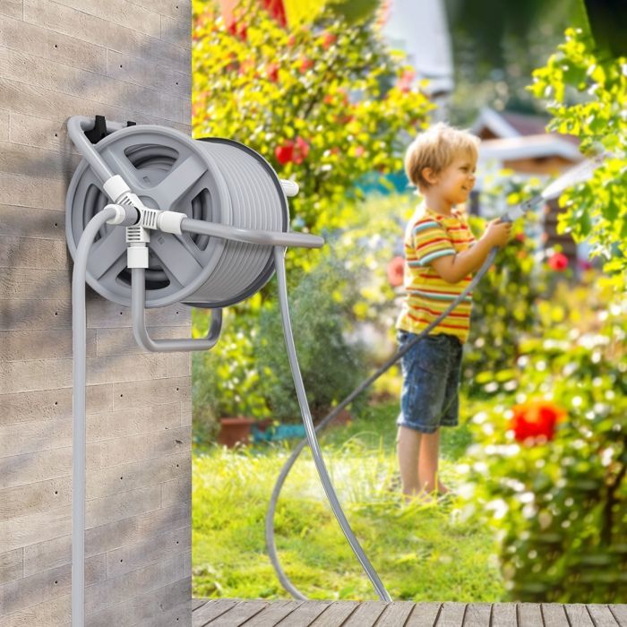 Enrollador de manguera Outsunny de 20 m + 2 m, boquilla de pulverización ajustable 2 en 1, para montaje en pared o independiente.