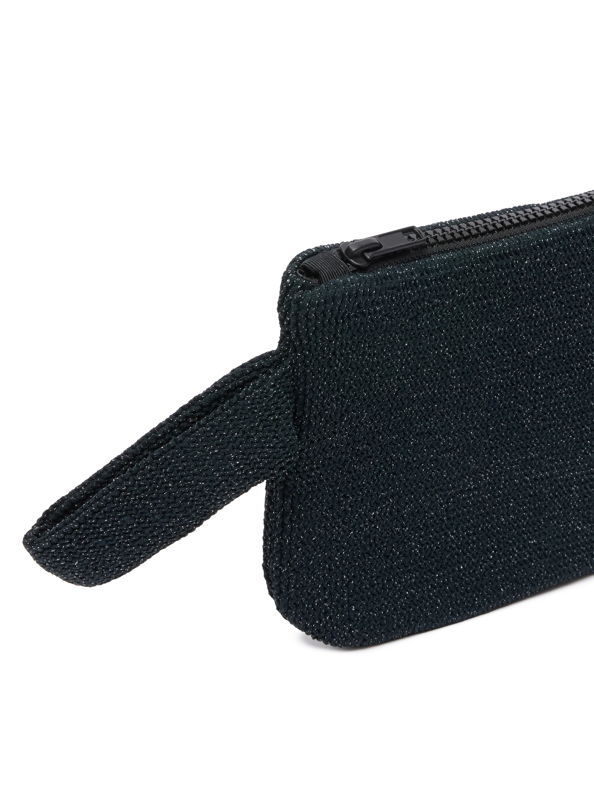 Bolso de mano Pareasy negro en lúrex arrugado.