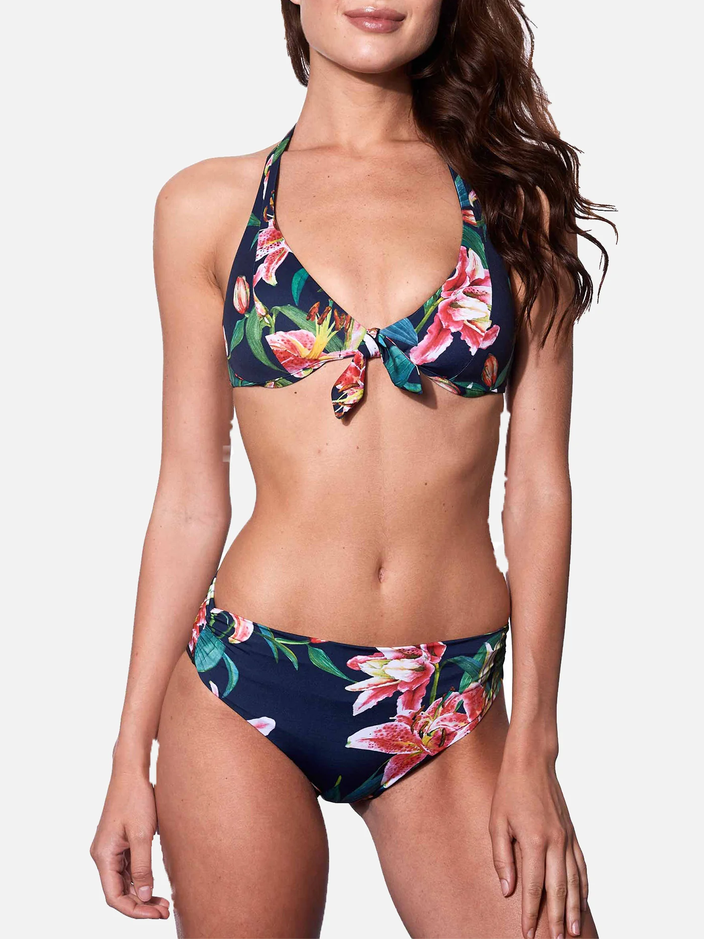 Blauwe bikini met tropische print en triangelbikinitopje.