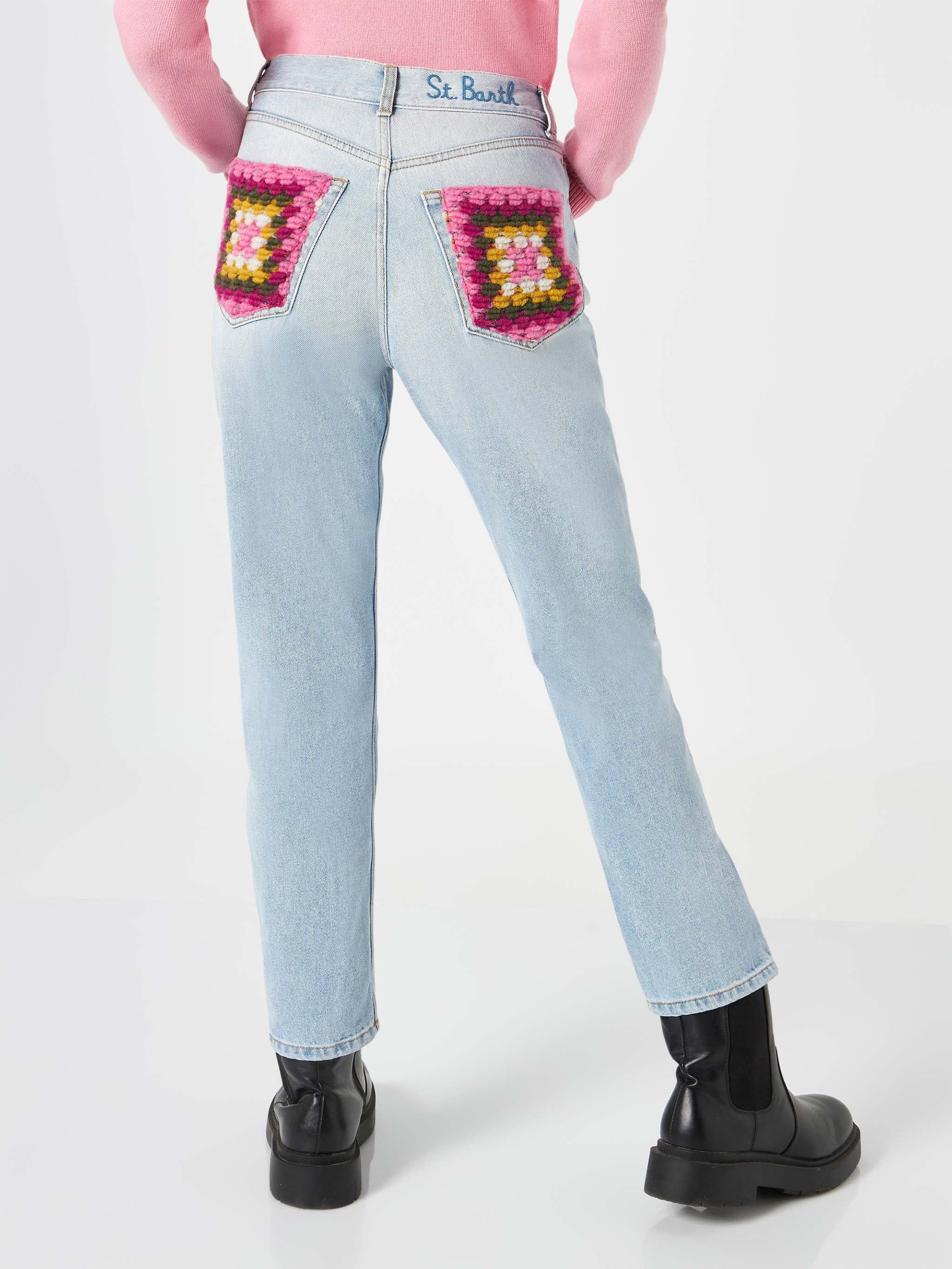 Damjeans med virkade fickor