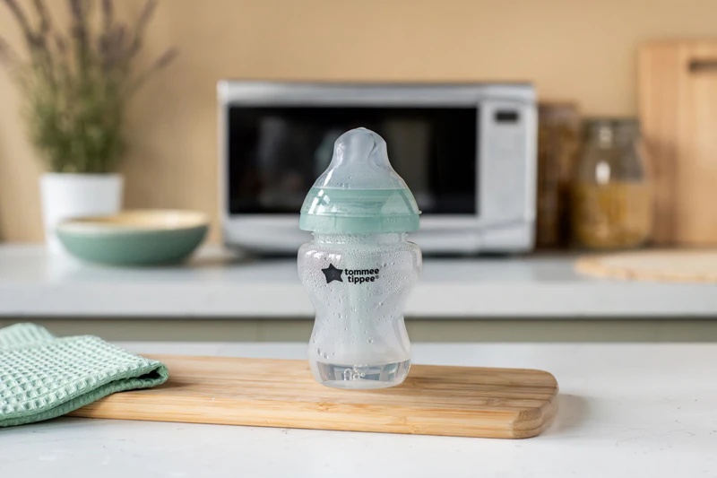 Tommee Tippee Advanced Anti-Colic samosterilizirajoča steklenička proti kolikam za dojenčke