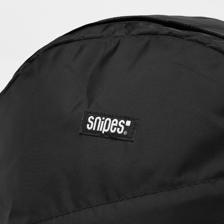 Rucksack mit gewebtem Etikett und Basic-Logo, mehrere Fächer
