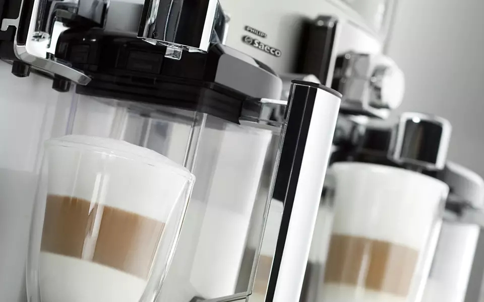 SUPER-AUTOMATISCHE ESPRESSOMASCHINE
