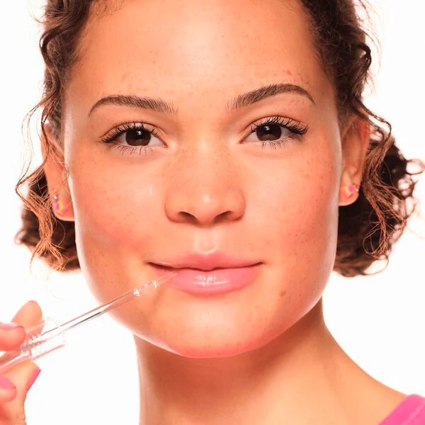 Essence What the Fake! Glass Shine 01 Oh So Glassy Plumping Lip Filler za usne 4,2 ml
