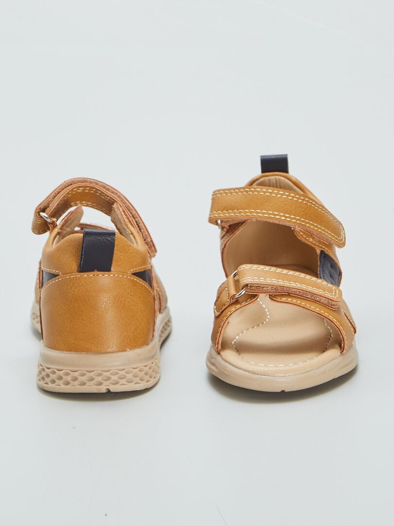 Sandalias bajas con tiras - MARRÓN