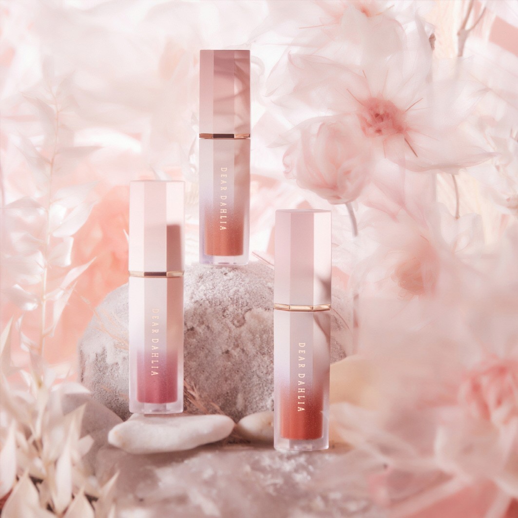 Dear Dahlia Petal touch plumping lip velour
