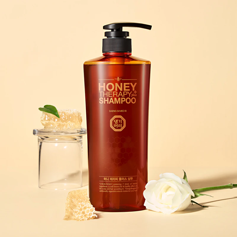 DAENG GI MEO RI Honey Therapy Professional Plus Shampoo, een regenererende shampoo voor zwak en beschadigd haar.