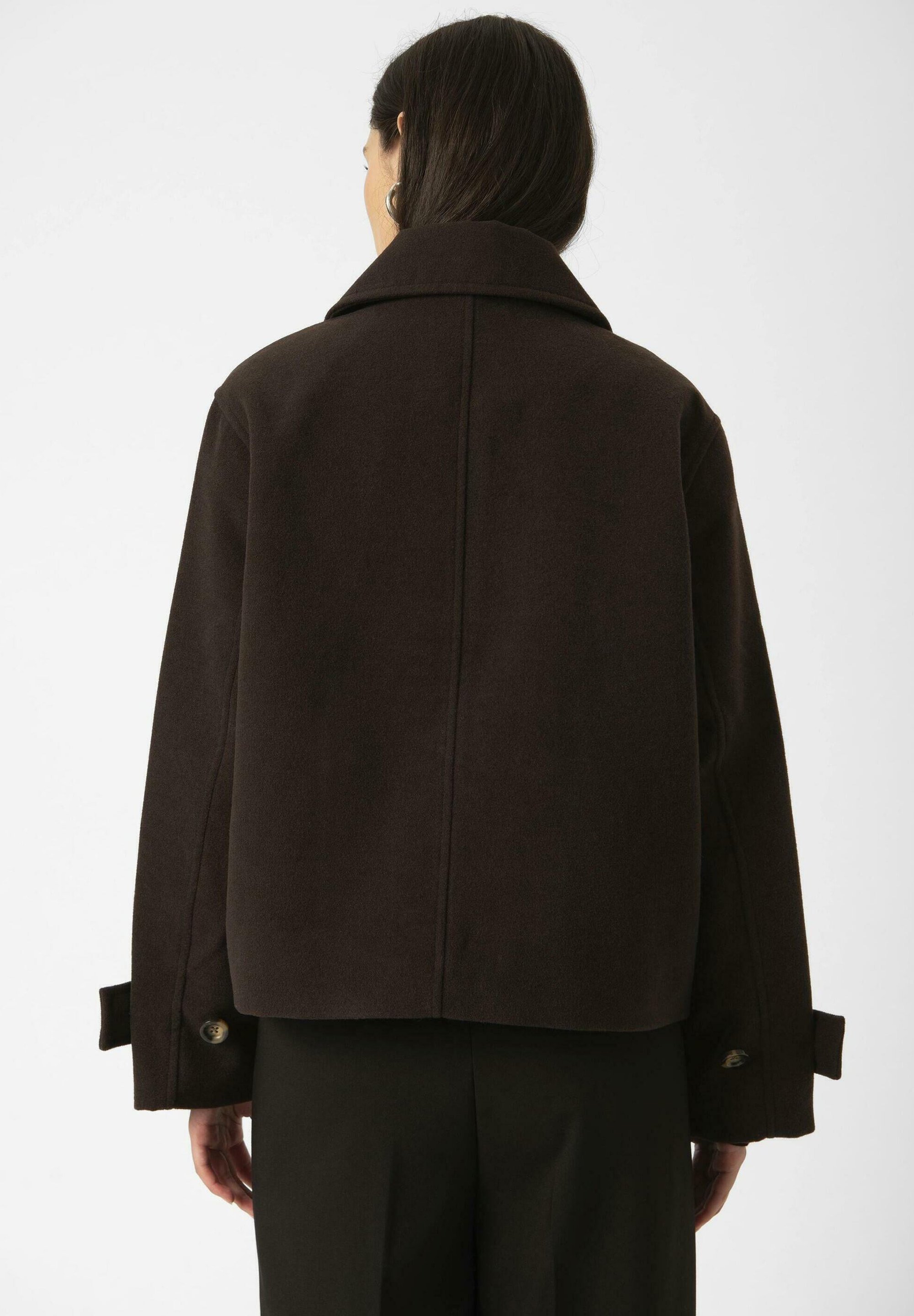 Sommerjacke im luxuriösen Gewand – Schokoladentorte