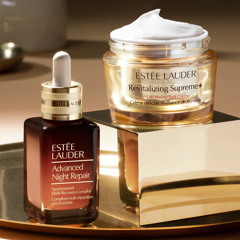 Estée Lauder Revitalizing Supreme+ Youth Power Soft Creme, um creme de dia leve, nutritivo e hidratante.