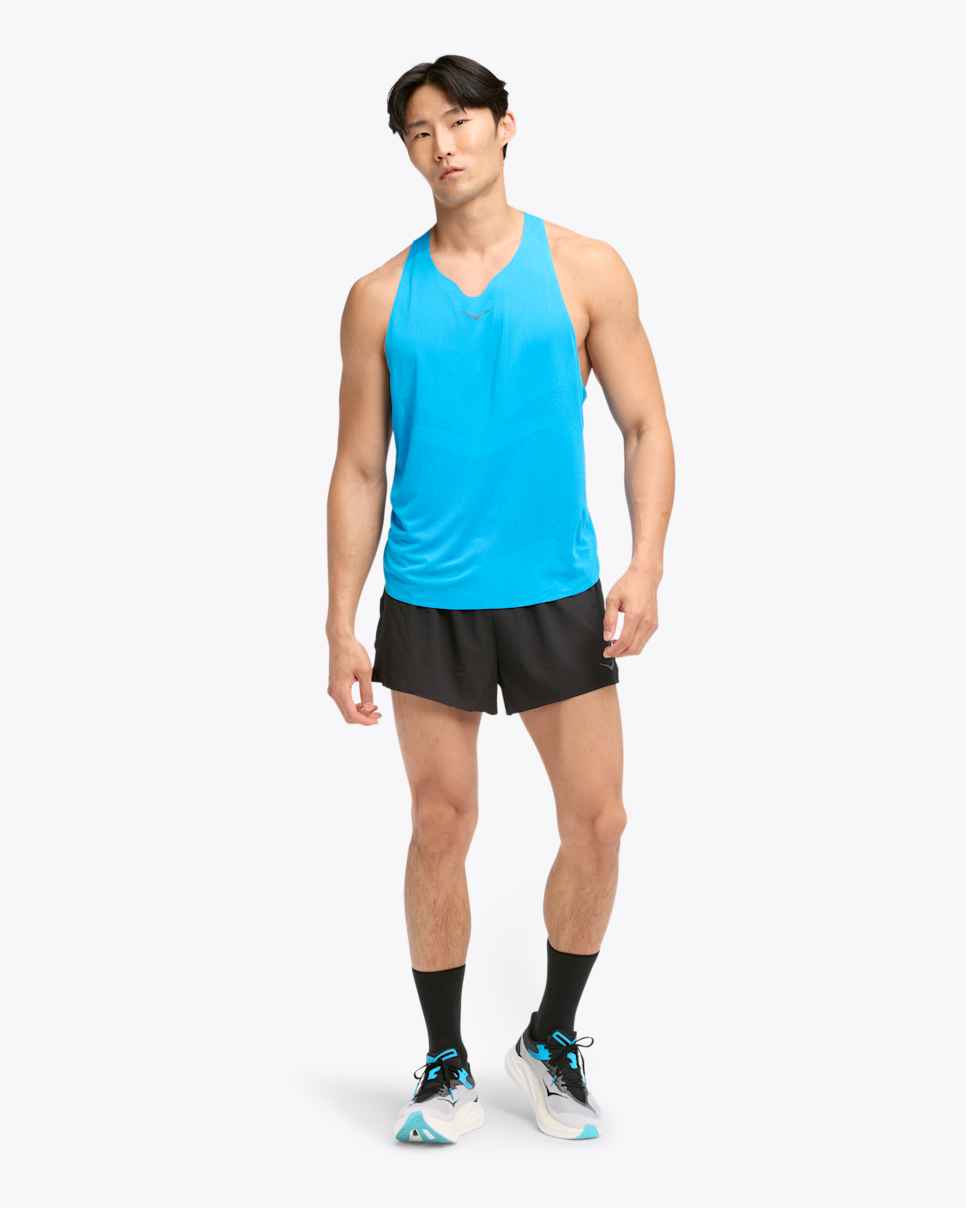 HOKA Shorts pretos para o dia da corrida