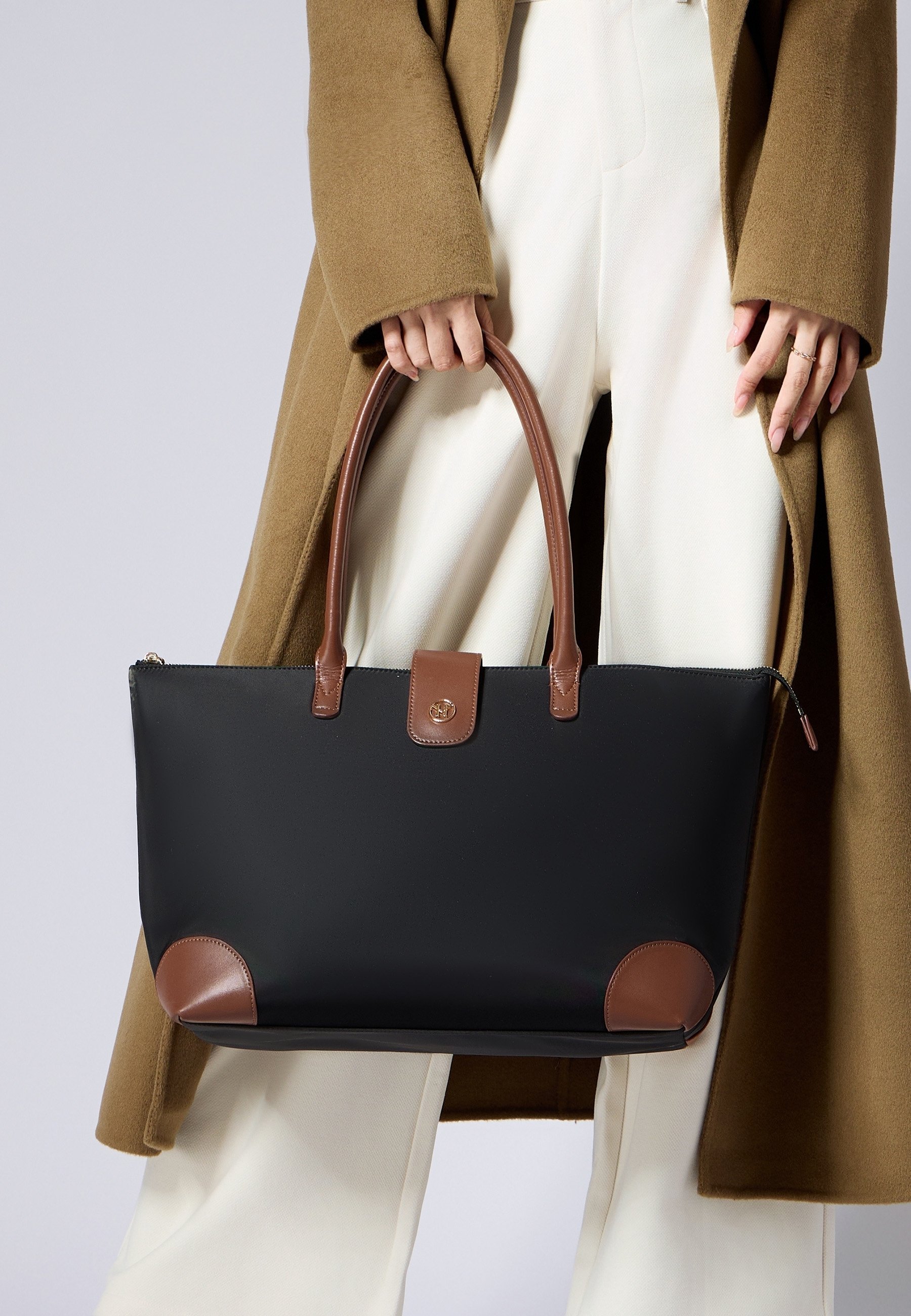 Kabelka Victoria Hyde Crossbody - černá
