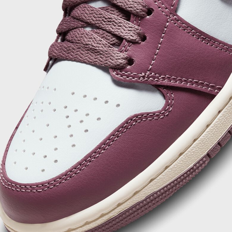WMNS Air Jordan 1 Mid
