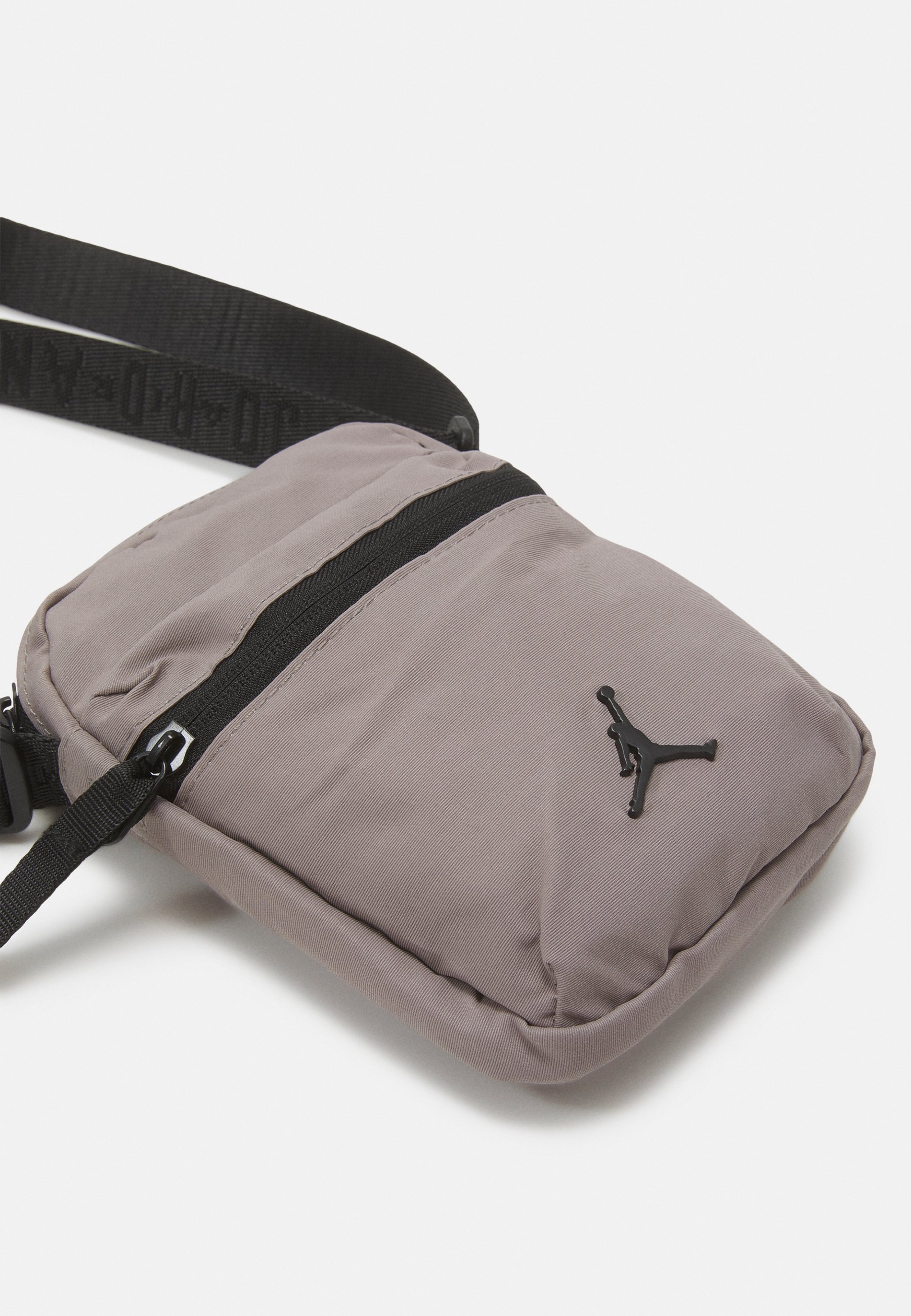 Jordan AIRBORNE FESTIVAL BAG - Rankinė per petį - enigma stone