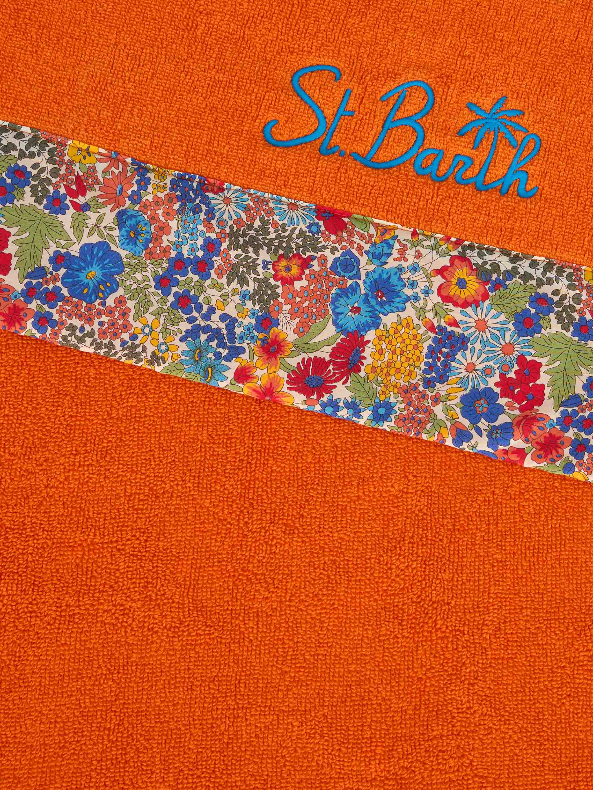 Oranje handdoek met veelkleurige bloemenranden | GEMAAKT MET