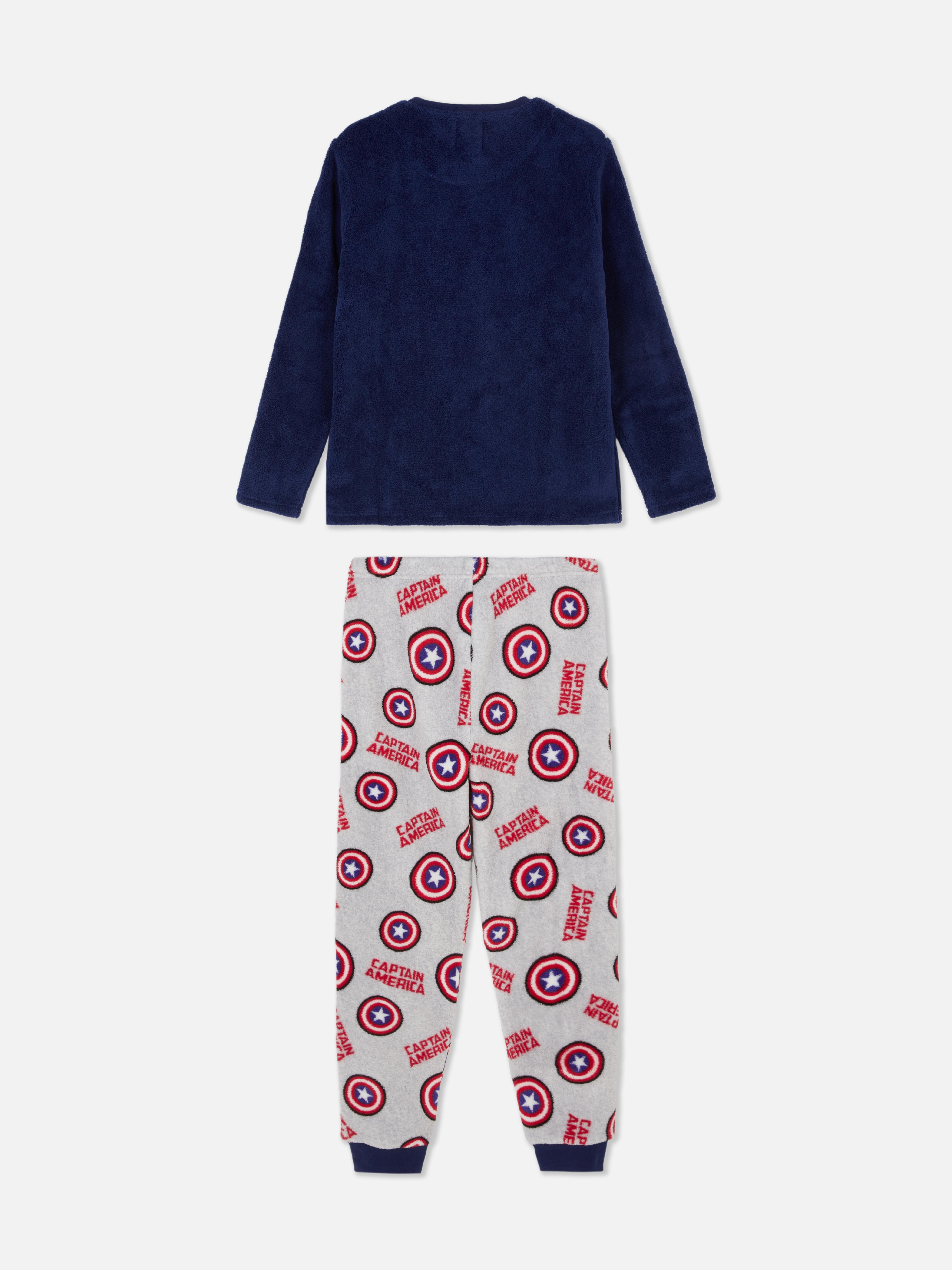 Pijamale moi cu Captain America, Marvel. Aceste pijamale Marvel cu mânecă lungă îi țin de căldură și sunt confortabile.