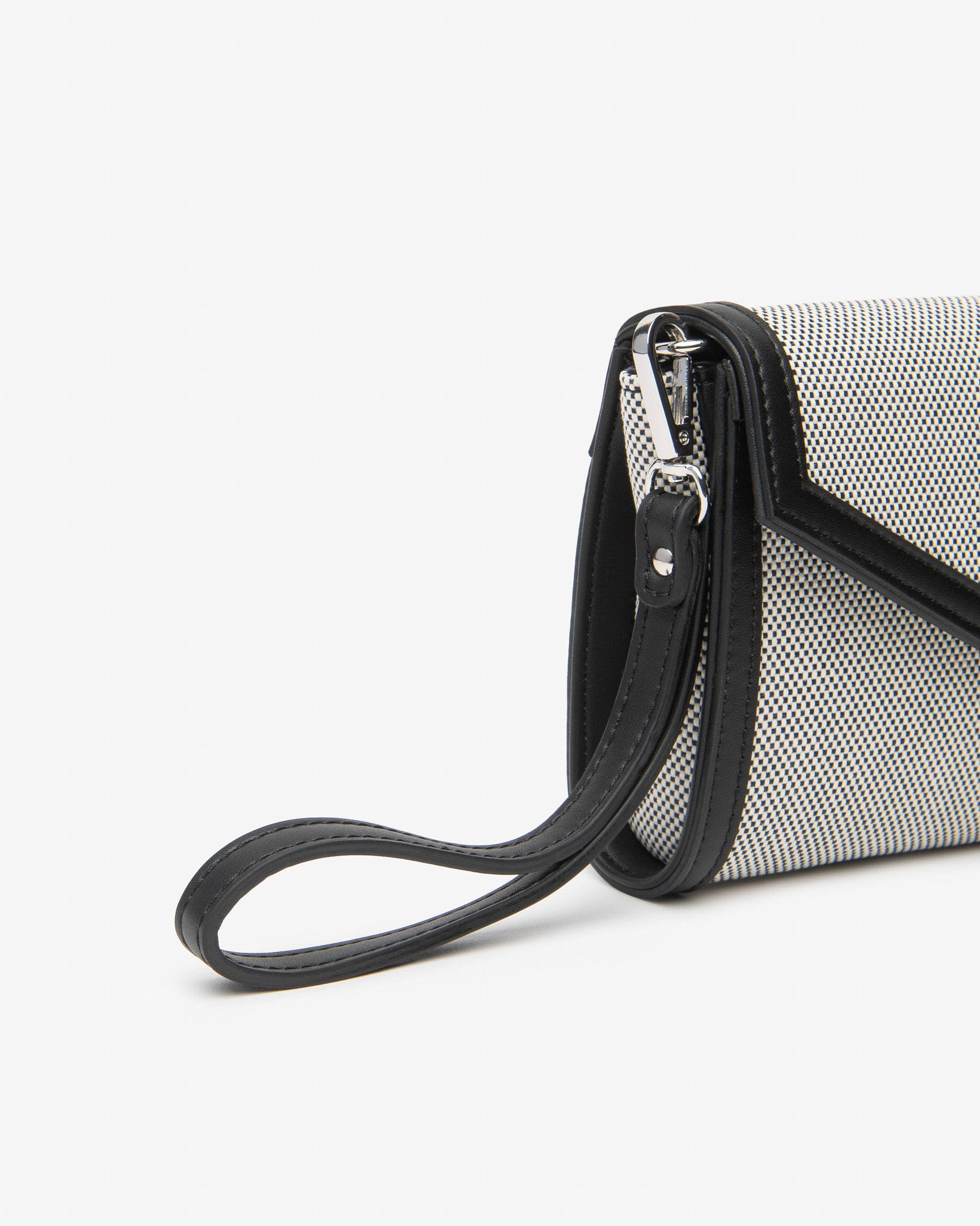  Pochette pour femme en matière technique