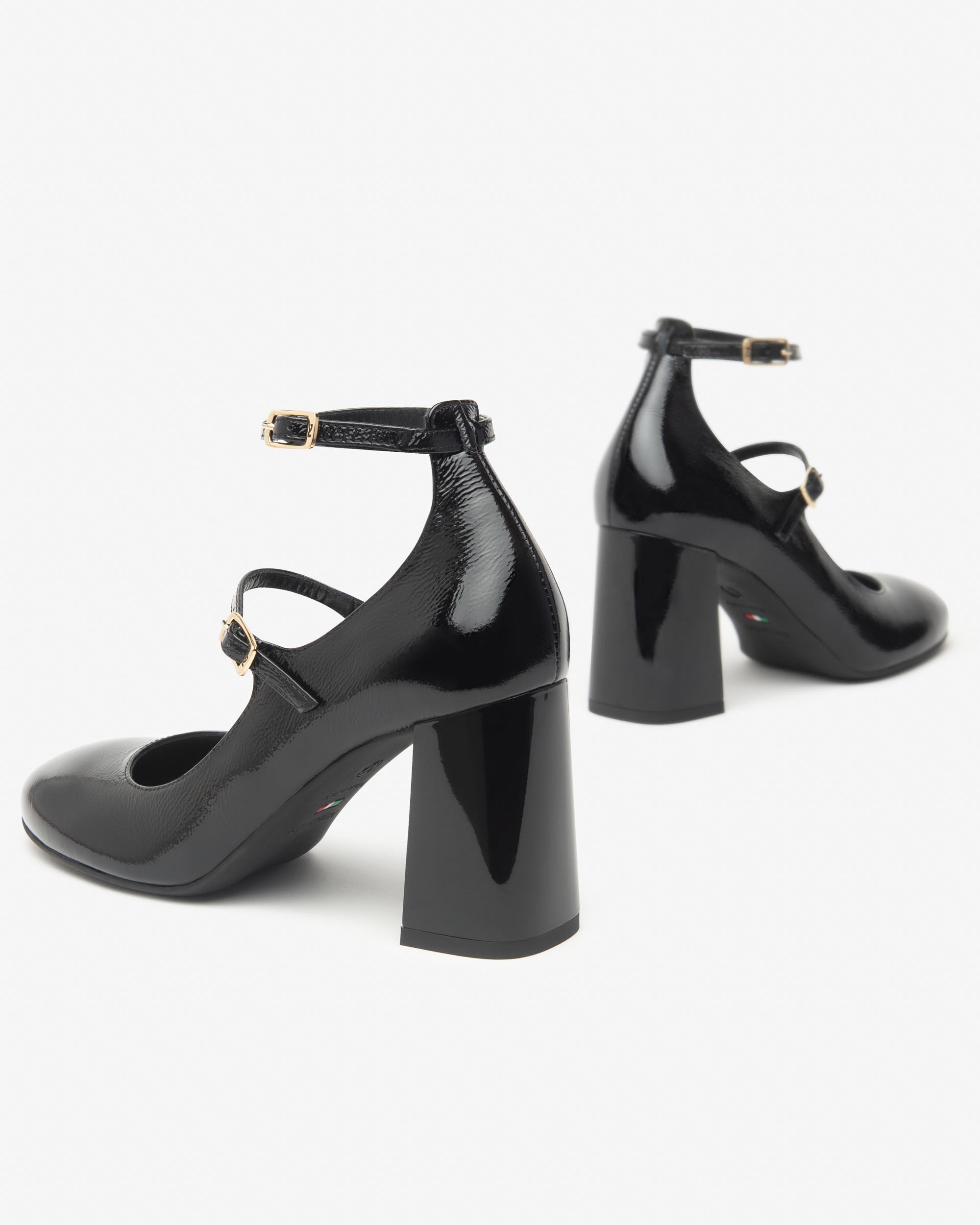  Damen-Pumps aus Lackleder