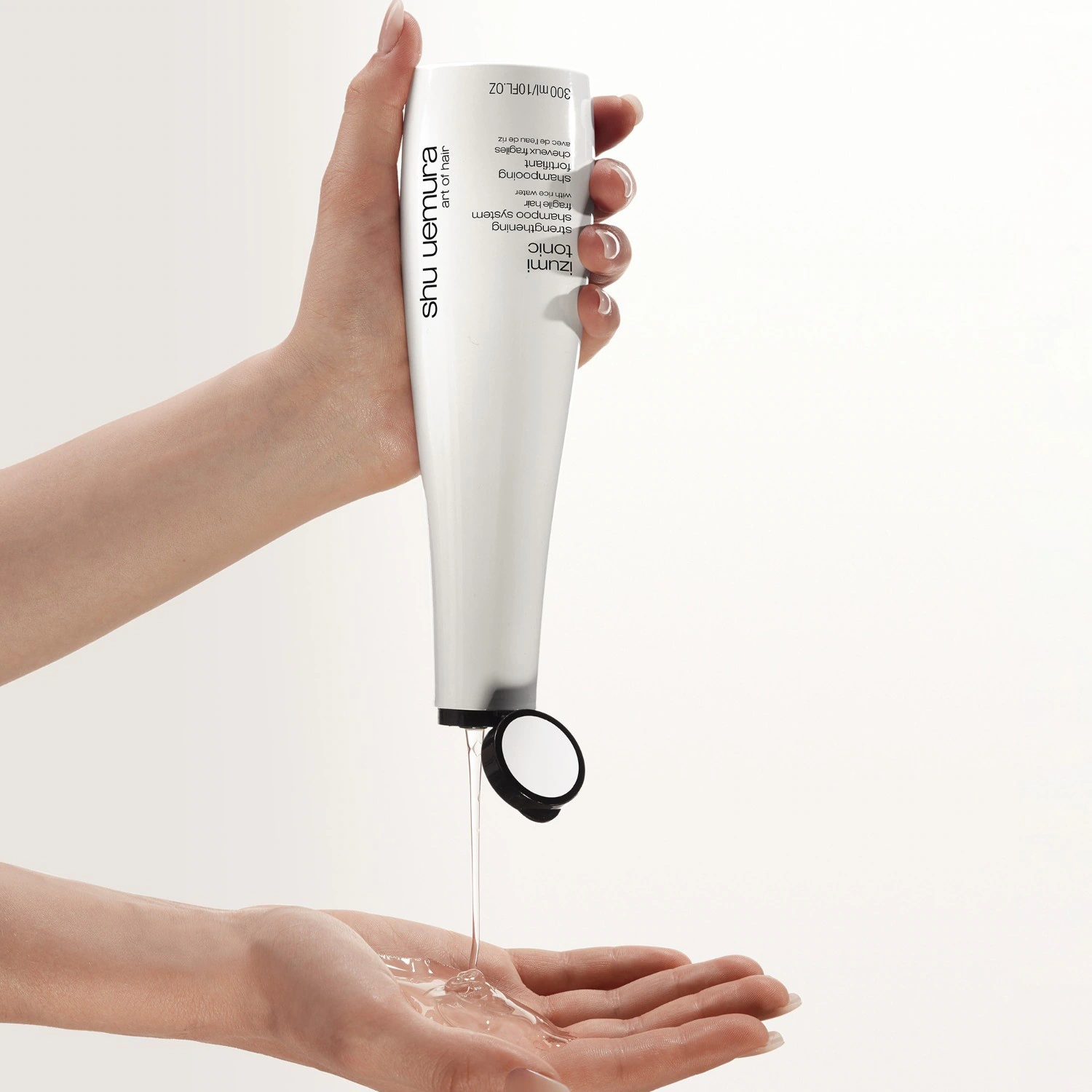 Shu Uemura shampoing pour cheveux fragiles infusé à l'eau de riz