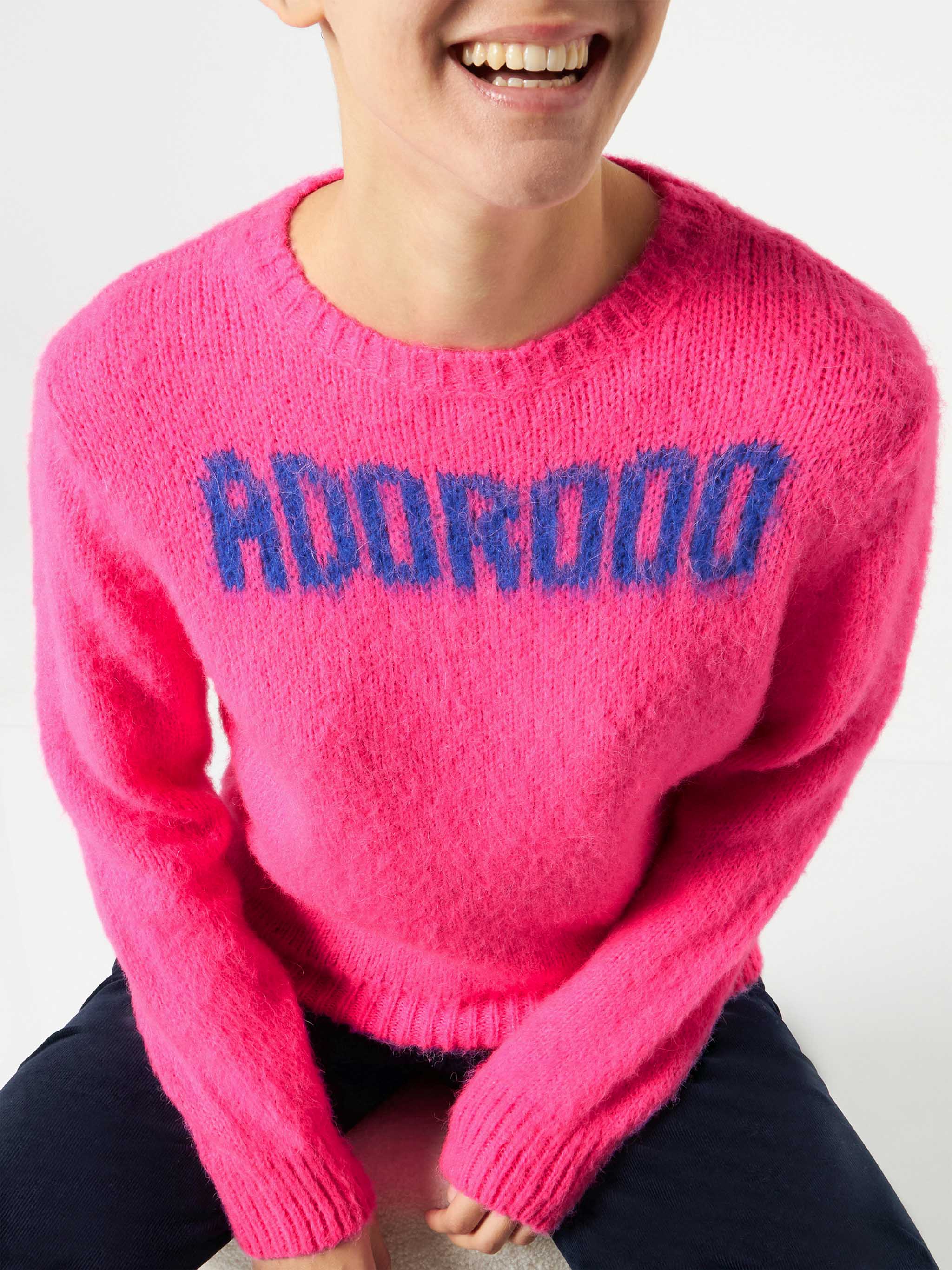 Suéter feminino rosa neon escovado com estampa Adorooo