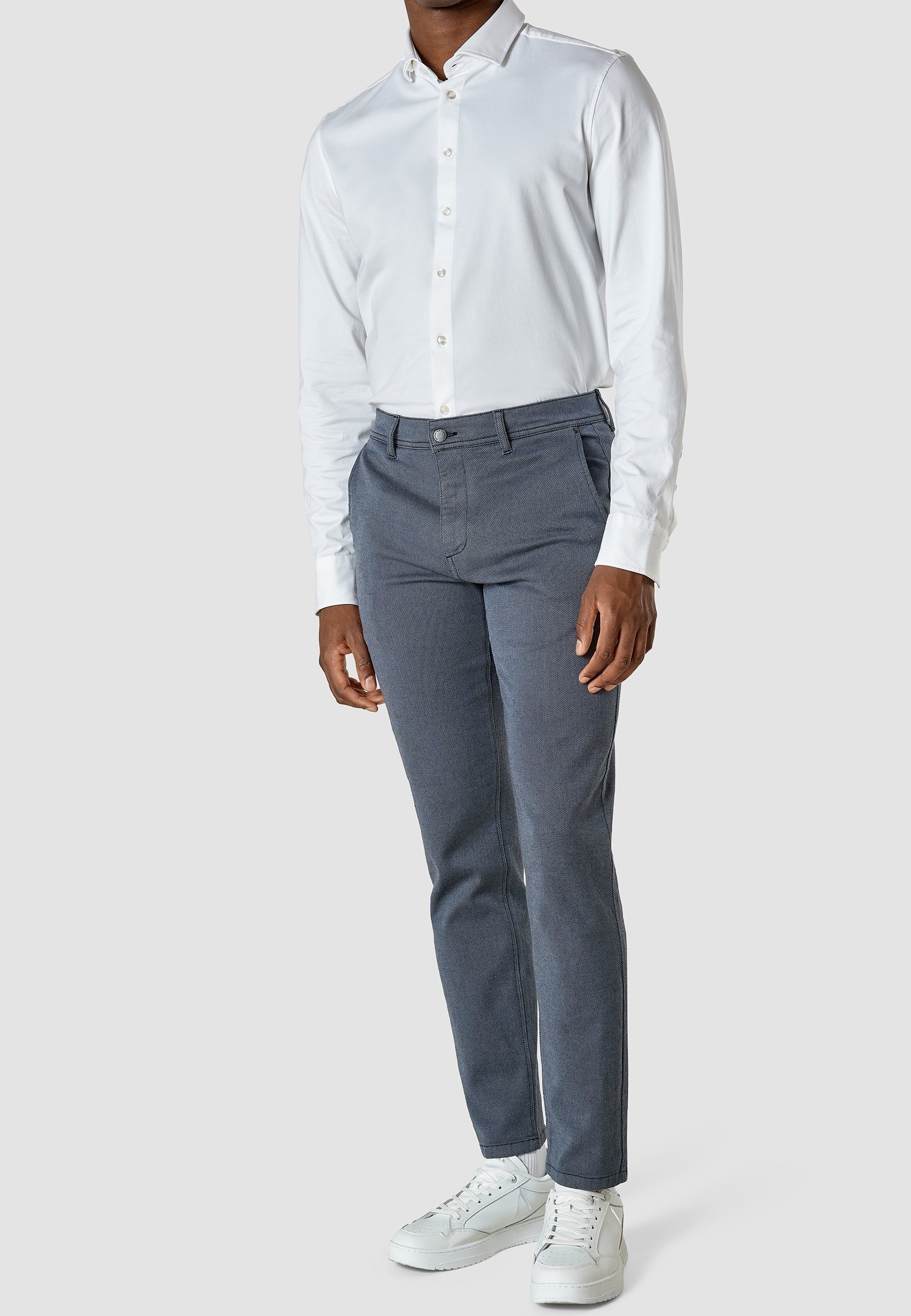 EEN NIEUWE TOEKOMST VORMGEVEN Chino's - blauw