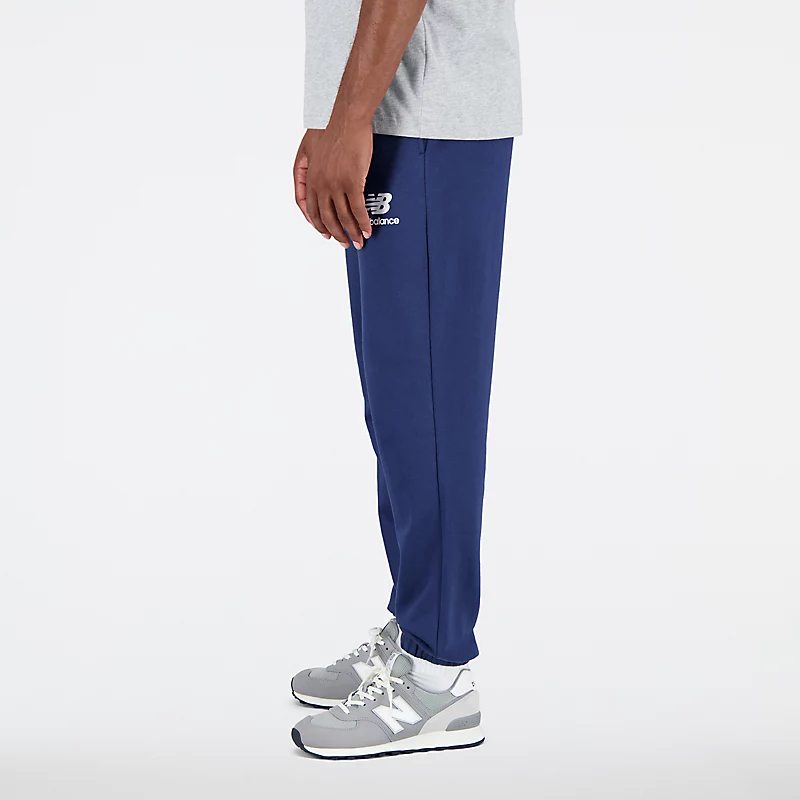 Pantaloni de trening Essentials Stacked Logo French Terry pentru bărbați - NB BLEUMARIN